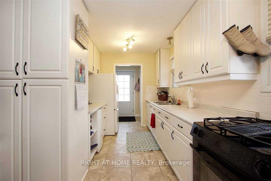 Photo 4 of 652 Annland Street, Pickering, Bay Ridges — HOMEH