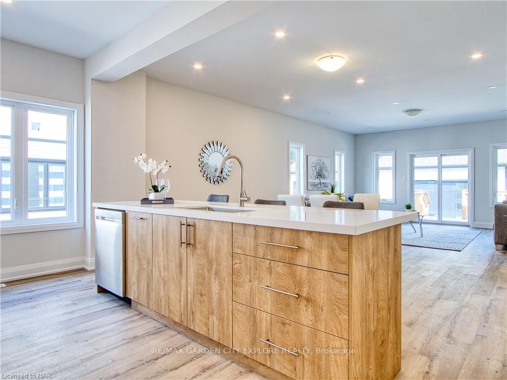 Photo 3 of Unit 3-UPPER LEVEL, 13 Valley Road, St. Catharines, Western Hill — HOMEH