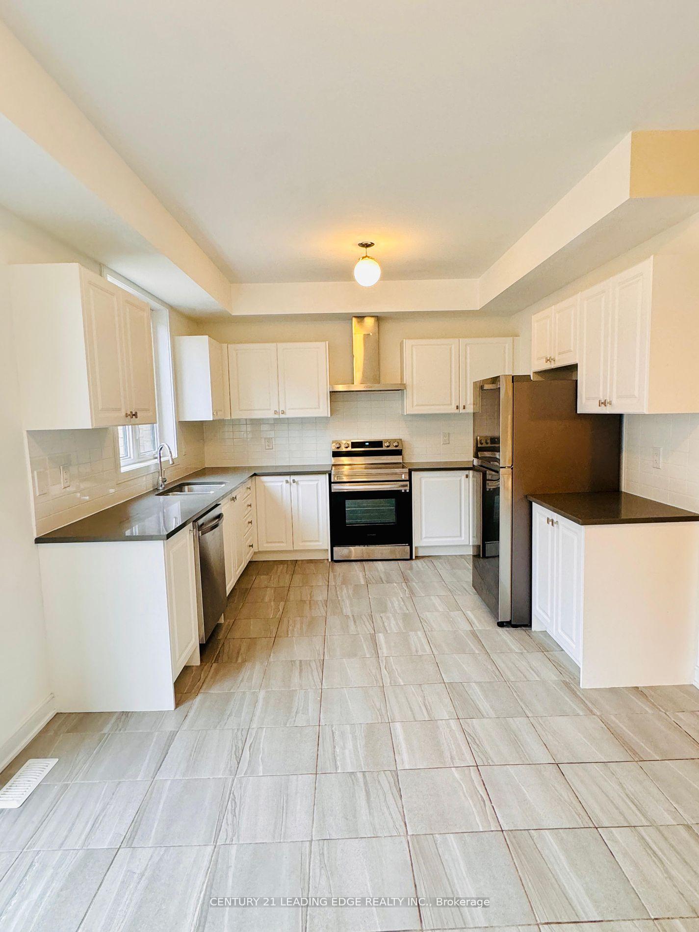 Photo 2 of 129 Blue Forest Crescent, Barrie, Innis-Shore — HOMEH