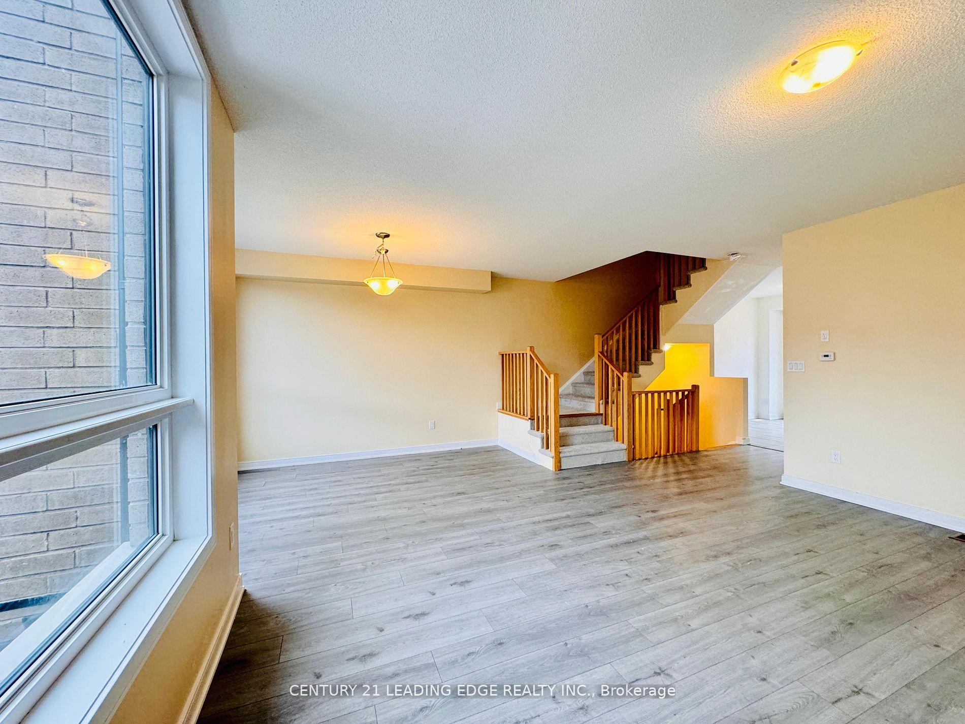 Photo 11 of 129 Blue Forest Crescent, Barrie, Innis-Shore — HOMEH
