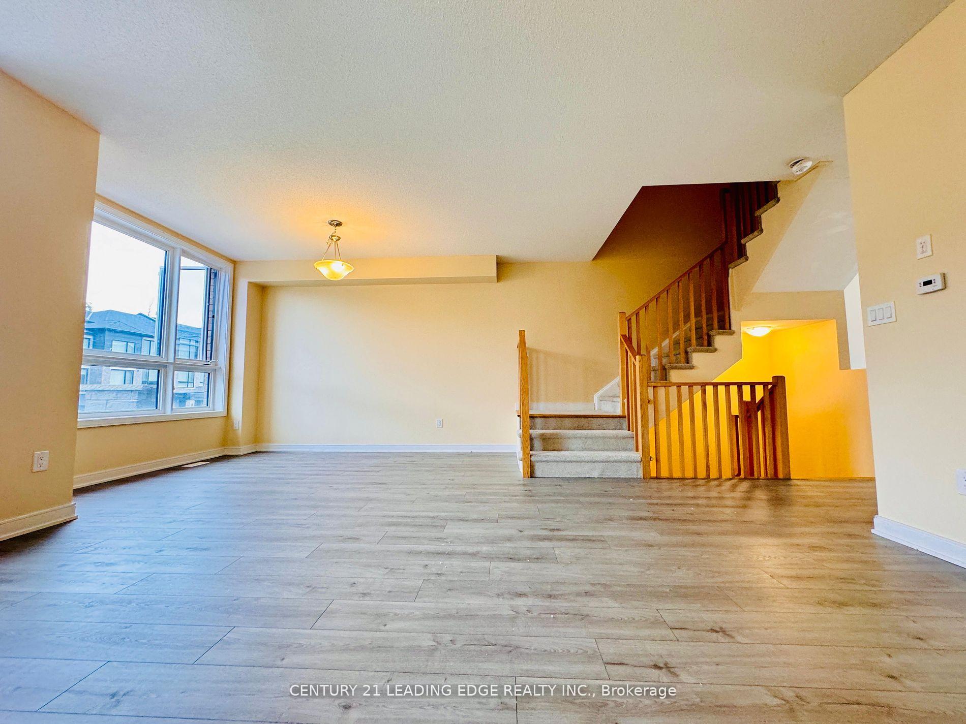 Photo 5 of 129 Blue Forest Crescent, Barrie, Innis-Shore — HOMEH