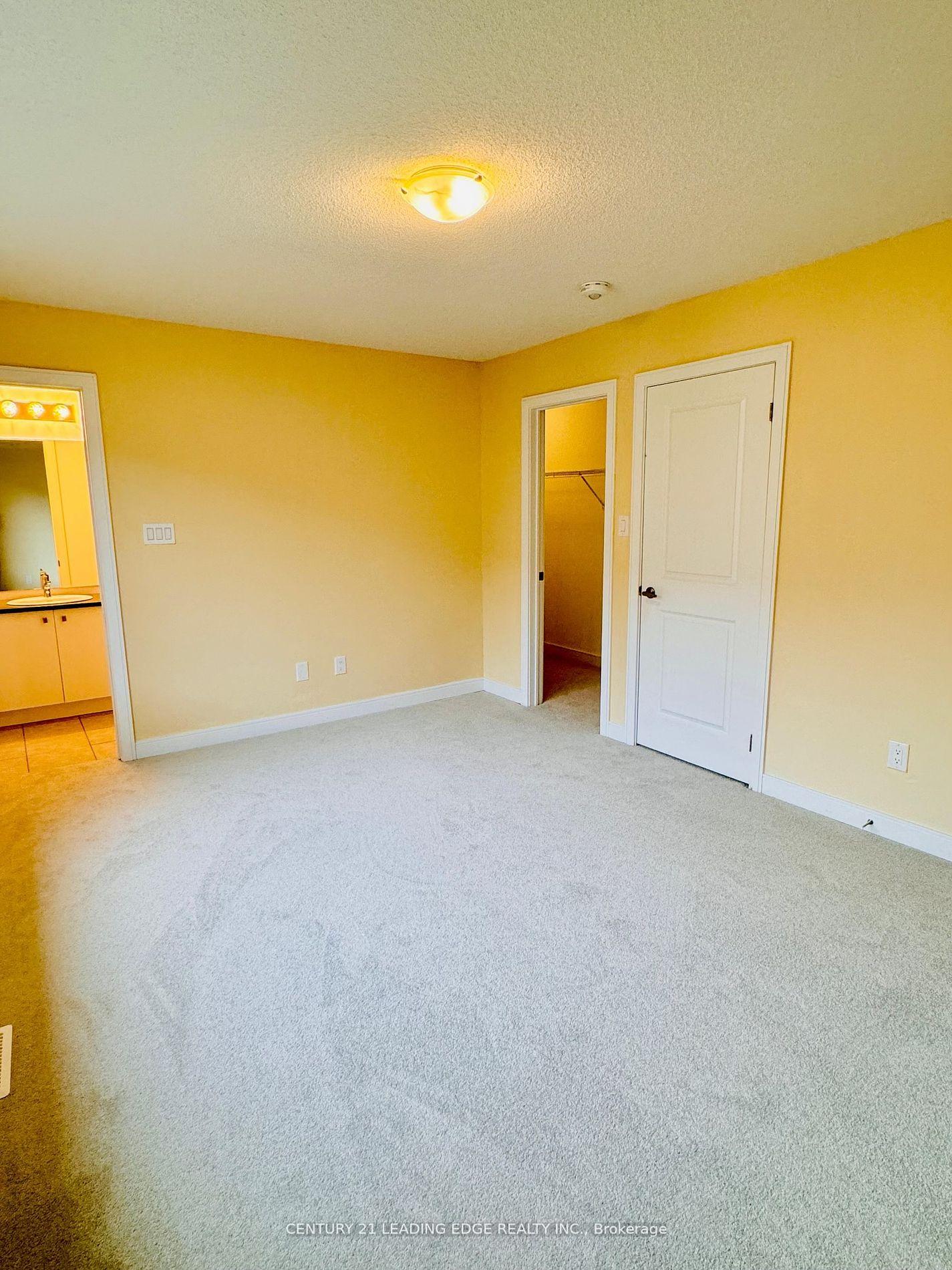Photo 17 of 129 Blue Forest Crescent, Barrie, Innis-Shore — HOMEH
