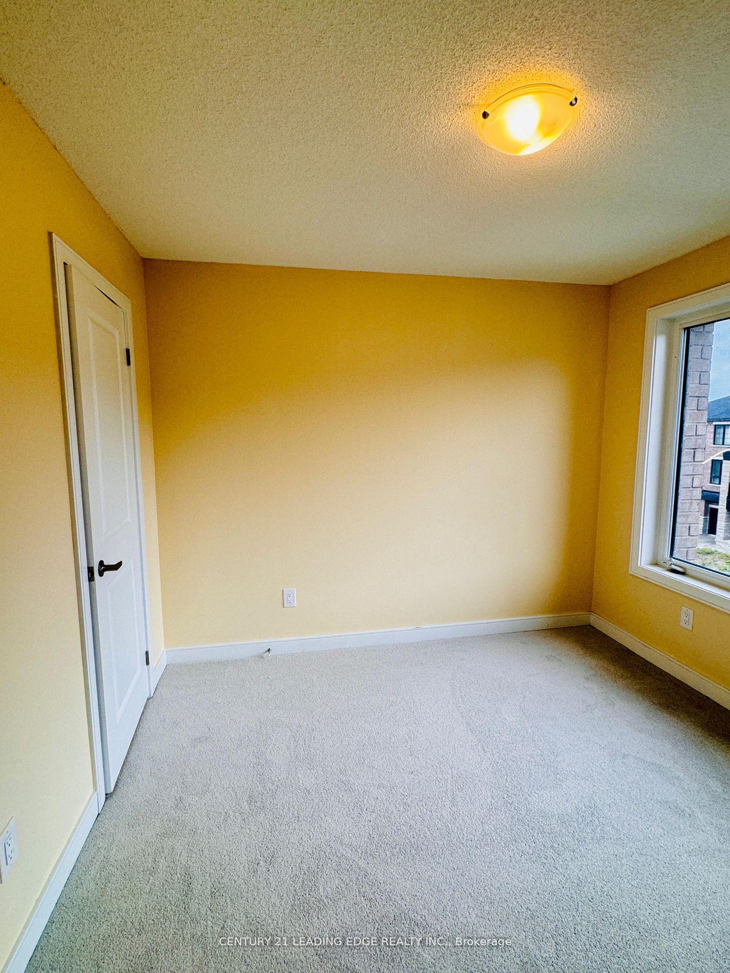 Photo 13 of 129 Blue Forest Crescent, Barrie, Innis-Shore — HOMEH