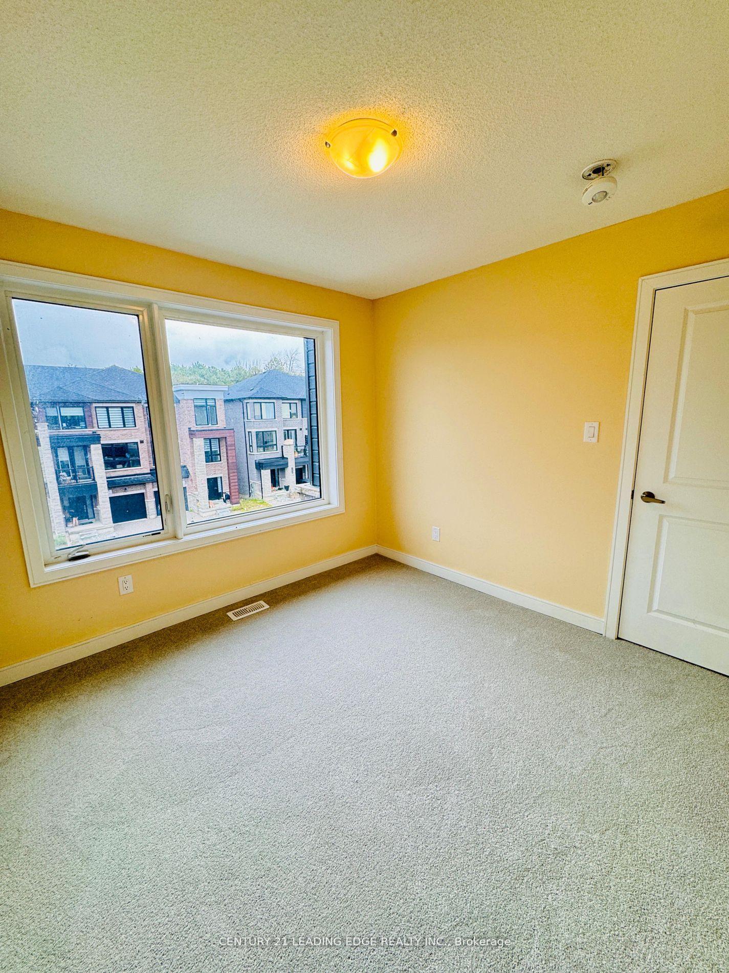Photo 18 of 129 Blue Forest Crescent, Barrie, Innis-Shore — HOMEH