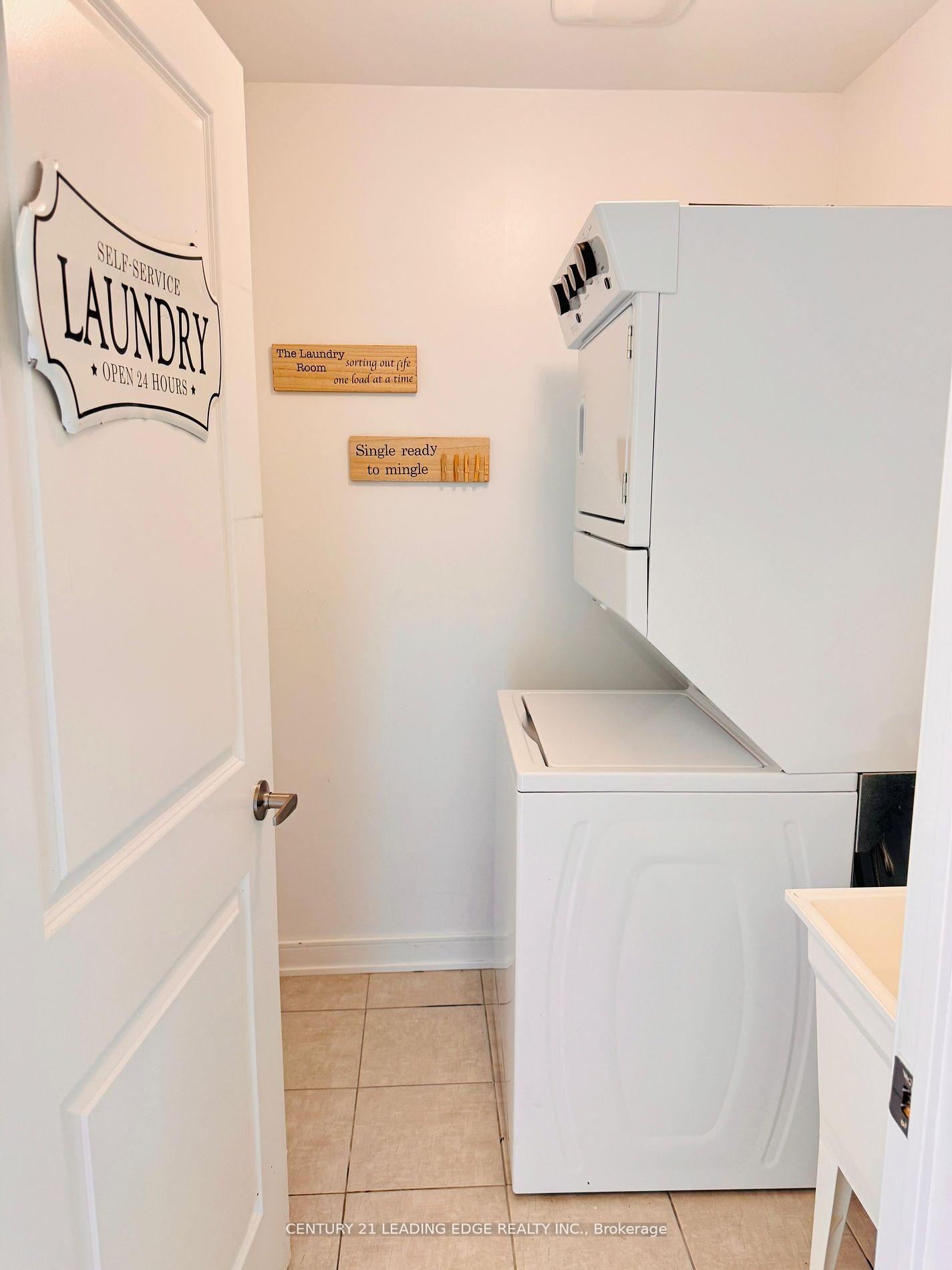 Photo 9 of 129 Blue Forest Crescent, Barrie, Innis-Shore — HOMEH