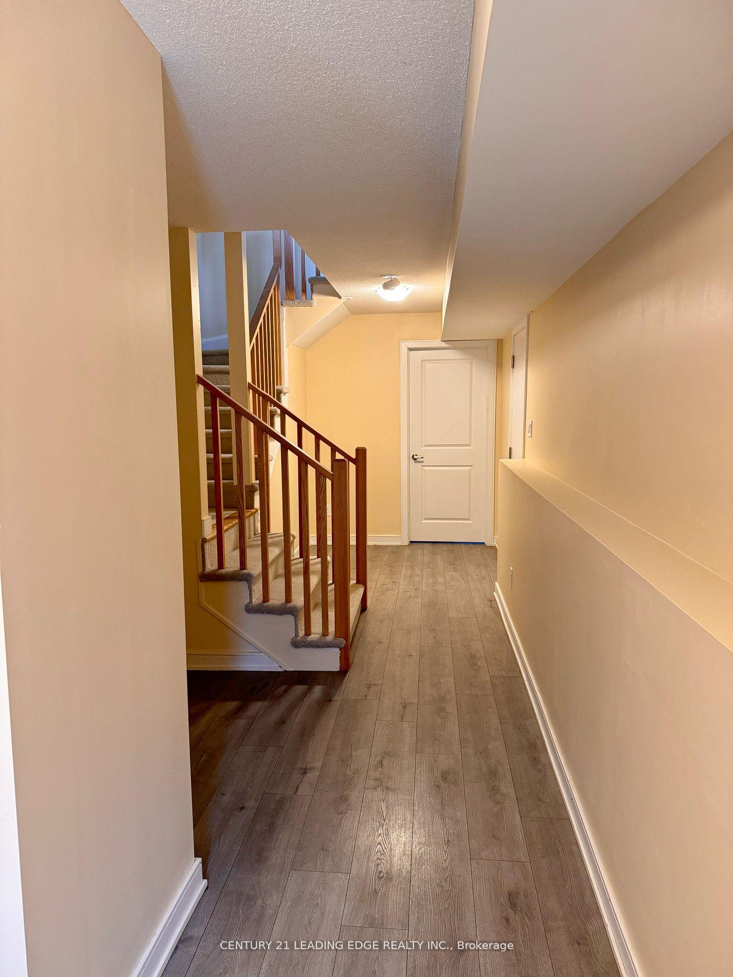 Photo 8 of 129 Blue Forest Crescent, Barrie, Innis-Shore — HOMEH