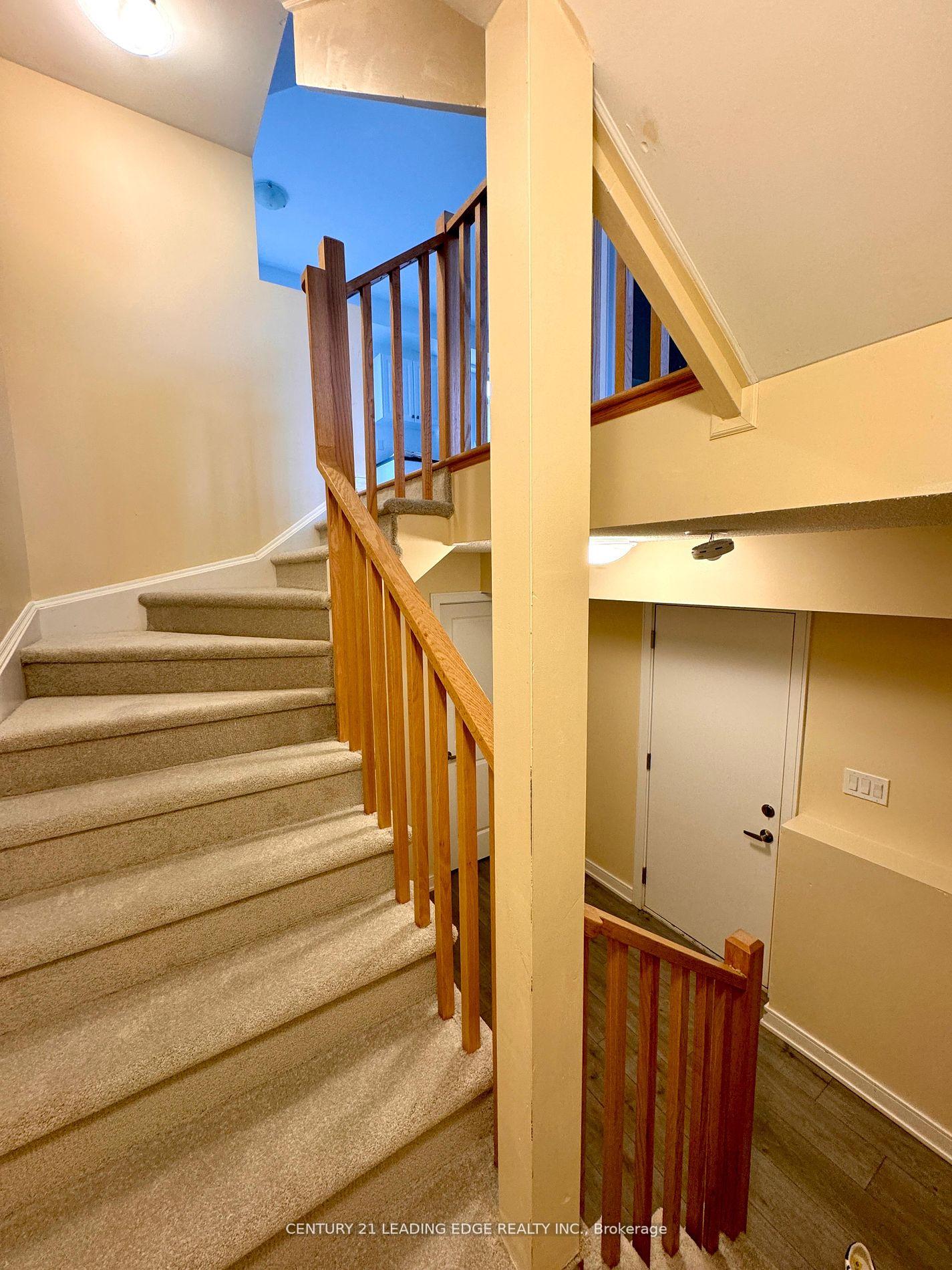 Photo 12 of 129 Blue Forest Crescent, Barrie, Innis-Shore — HOMEH