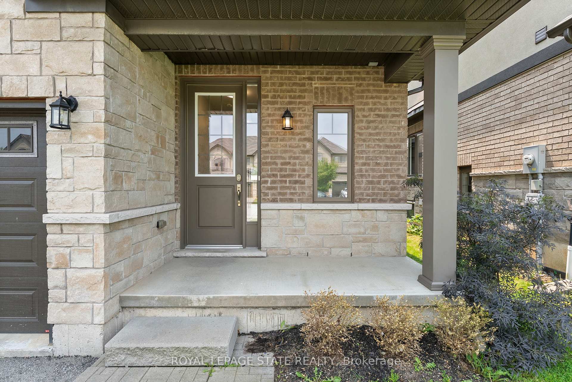 Photo 4 of 68 Dodman Crescent, Hamilton, Ancaster — HOMEH