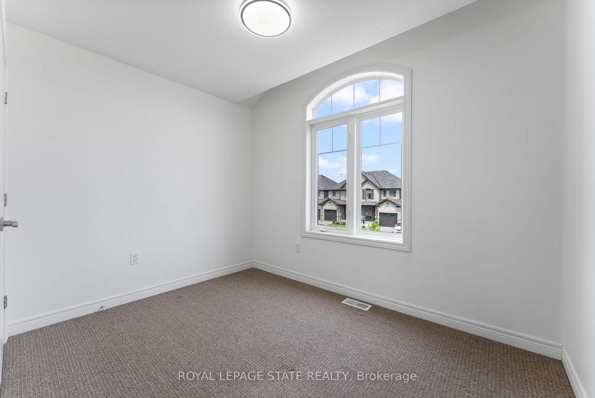 Photo 24 of 68 Dodman Crescent, Hamilton, Ancaster — HOMEH