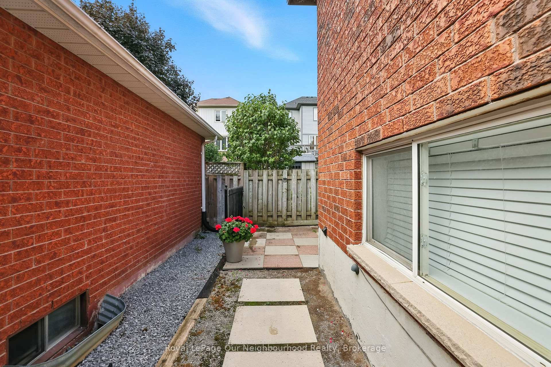 Photo 42 of 94 West Side Drive, Clarington, Bowmanville — HOMEH