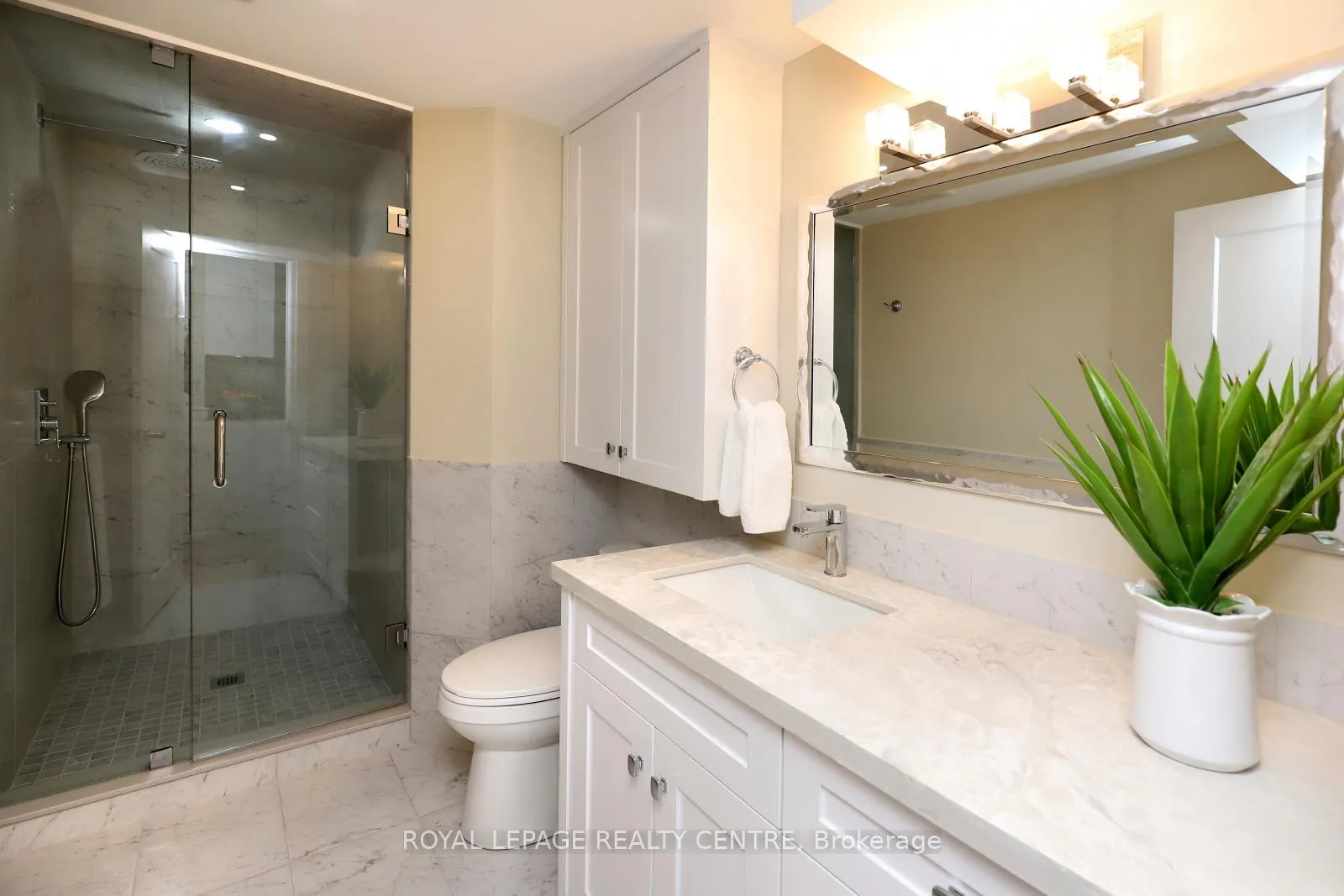 Photo 17 of 55 Flora Drive, Hamilton, Greenford — HOMEH