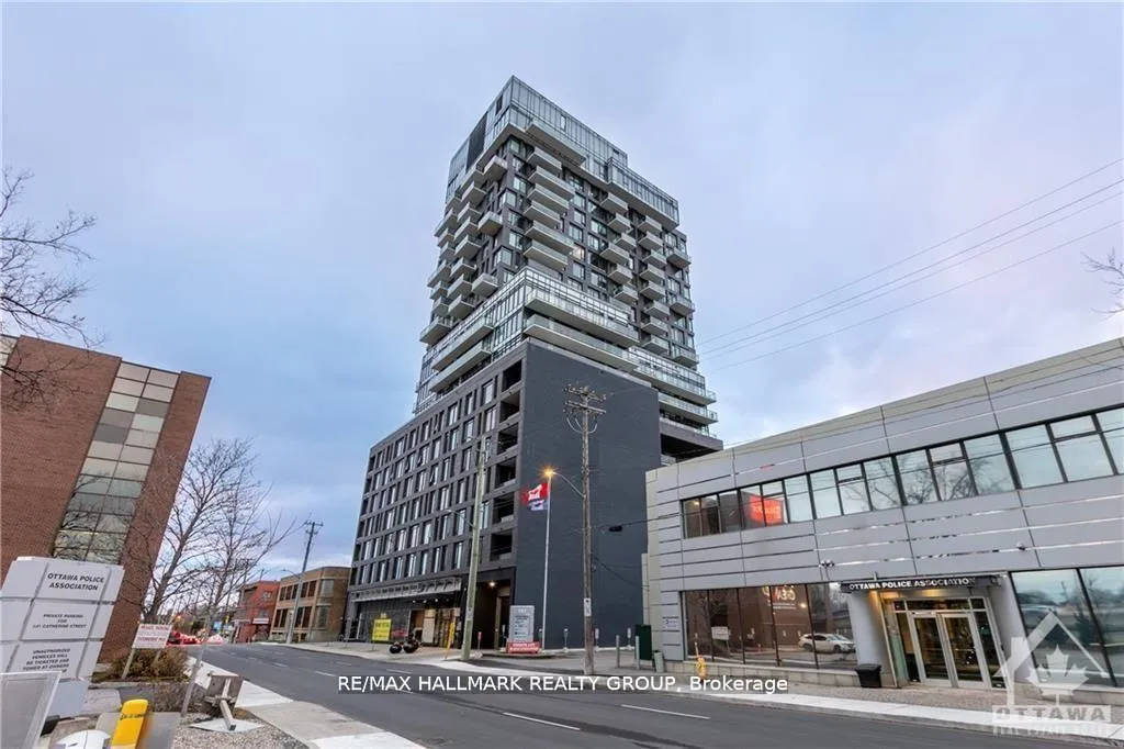 Front of Unit 707, 203 Catherine Street