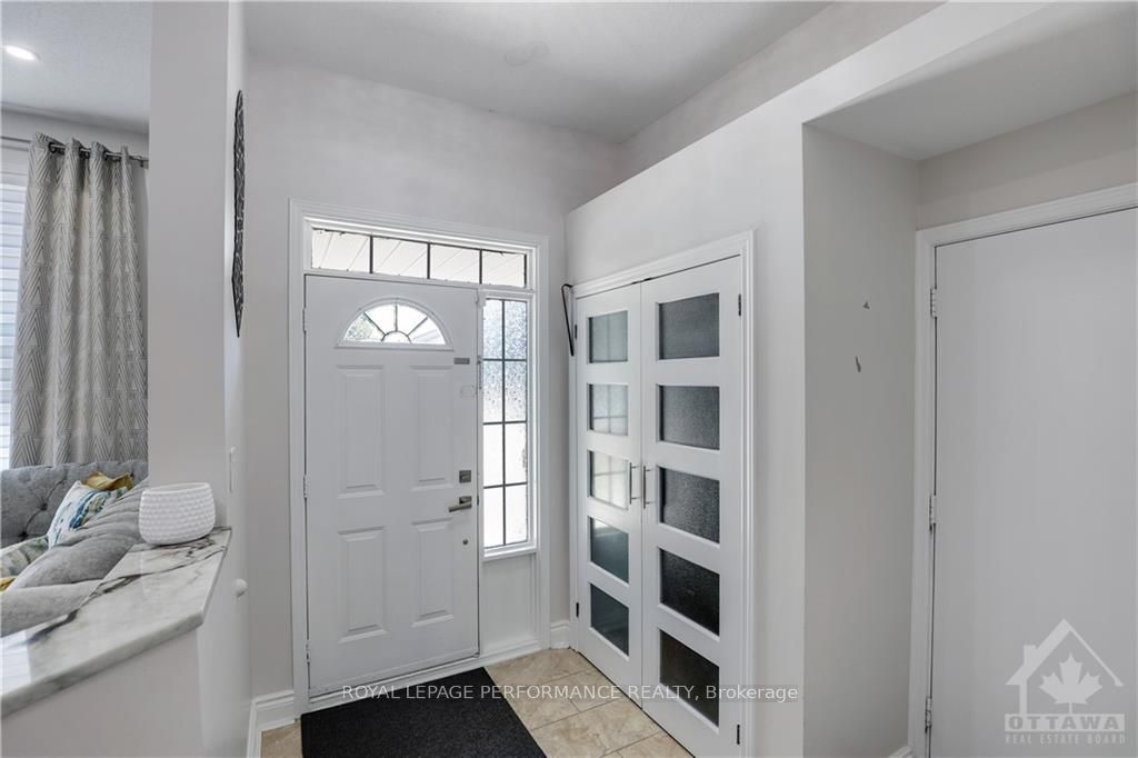 Photo 3 of Unit A, 308 Stoneway Drive, Ottawa, Barrhaven East — HOMEH