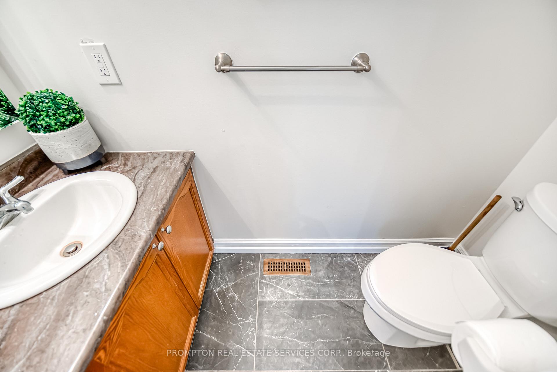 Photo 23 of 13 Sylvia Court, Clarington, Newcastle — HOMEH
