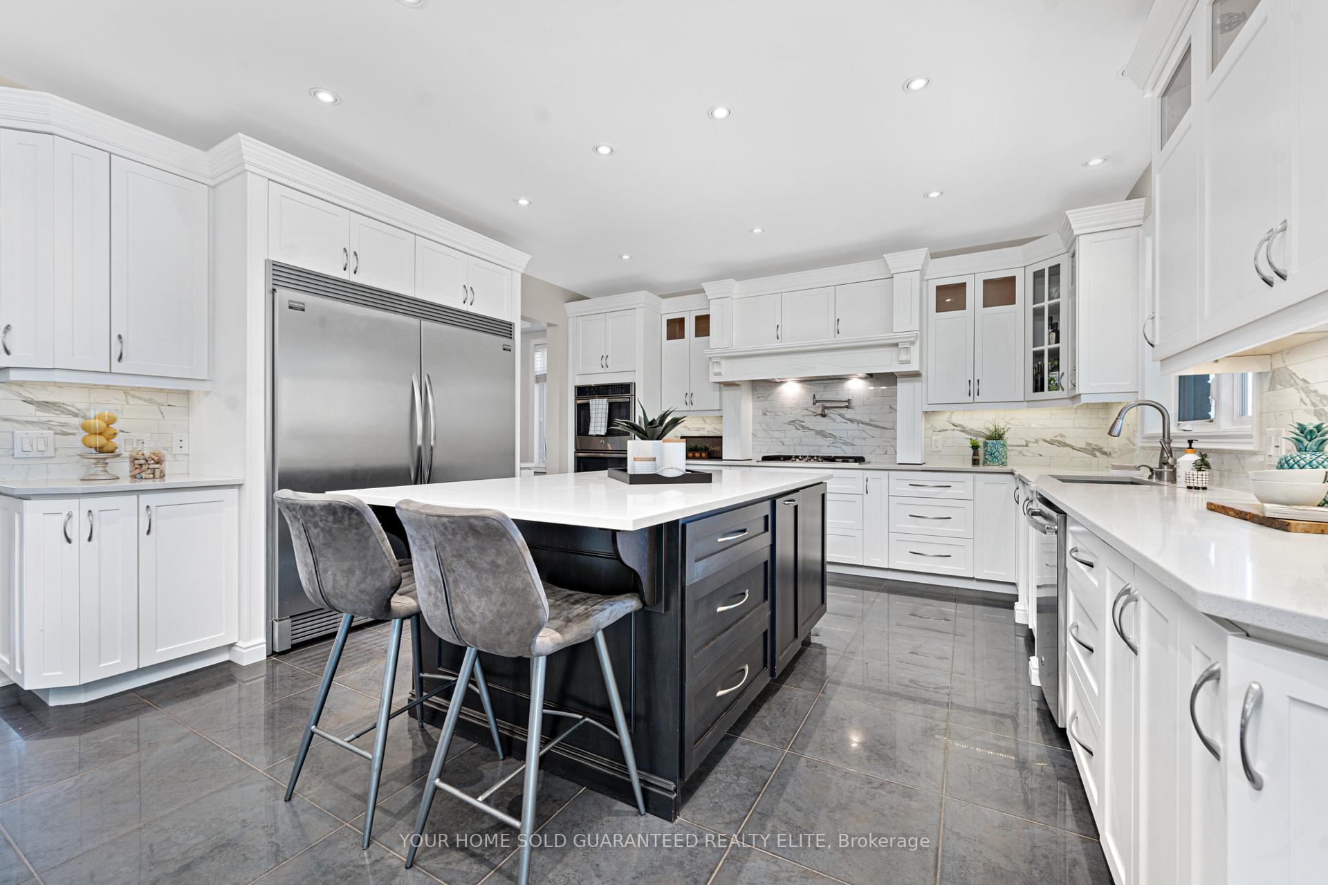 Photo 4 of 107 Lampman Drive, Grimsby, Grimsby West — HOMEH