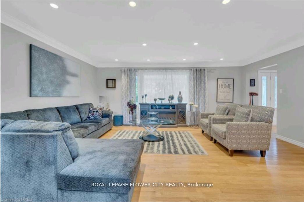 Photo 3 of 12 Hope Crescent, Belleville, Belleville Ward — HOMEH