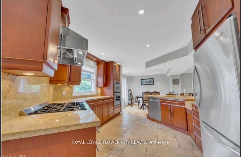 Photo 4 of 12 Hope Crescent, Belleville, Belleville Ward — HOMEH