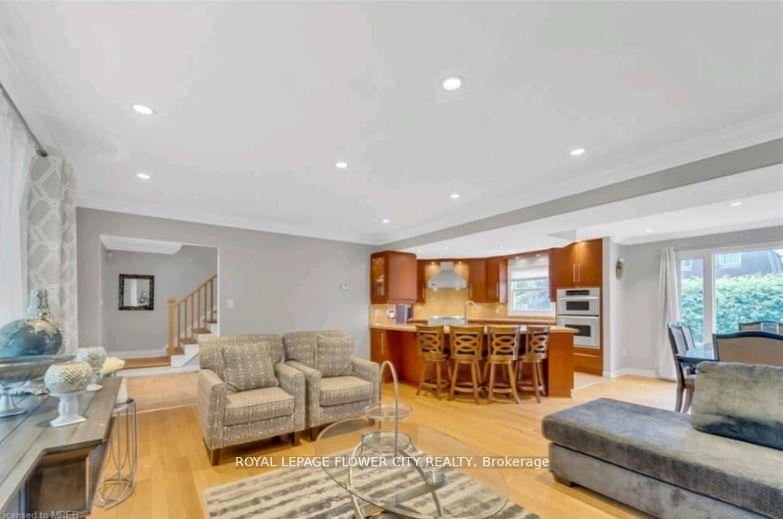 Photo 5 of 12 Hope Crescent, Belleville, Belleville Ward — HOMEH