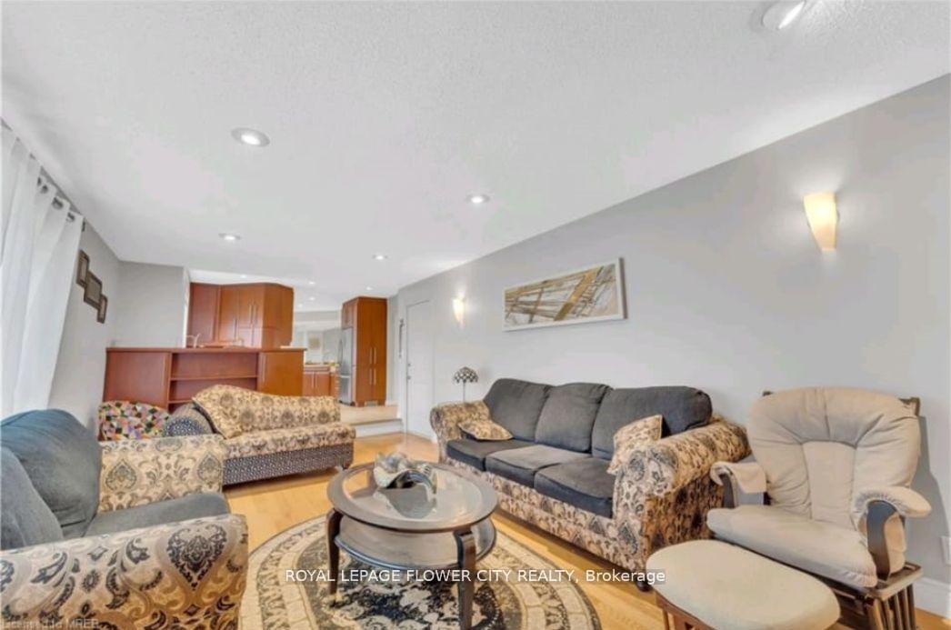 Photo 7 of 12 Hope Crescent, Belleville, Belleville Ward — HOMEH