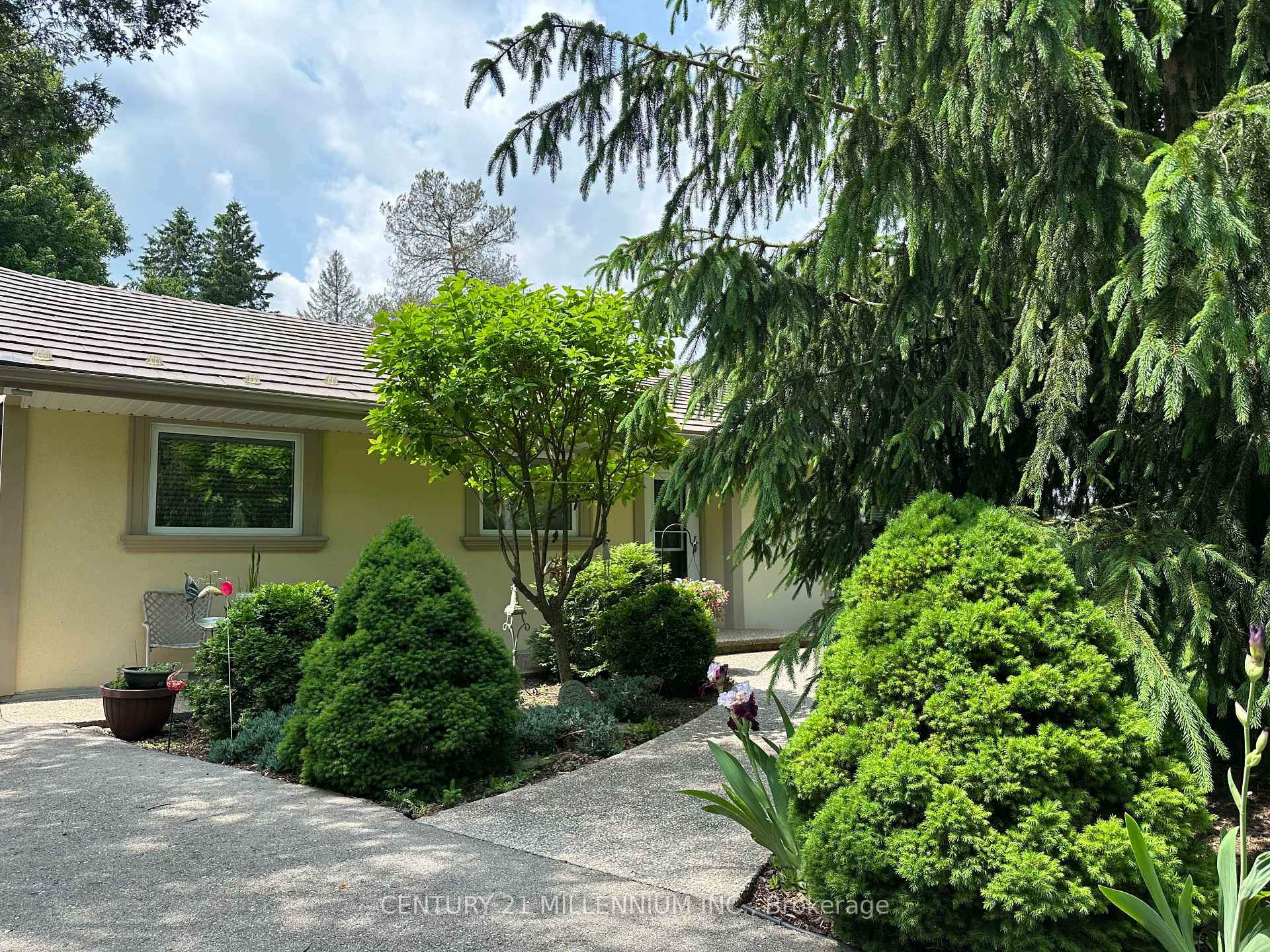Front of 48 Credit Road