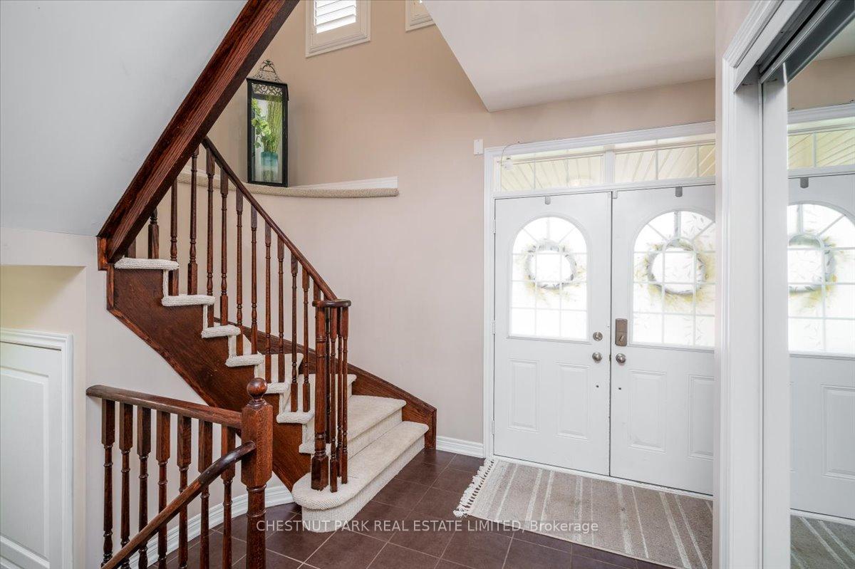 Photo 7 of 12 Wyndham Circle, Georgina, Sutton & Jackson's Point — HOMEH