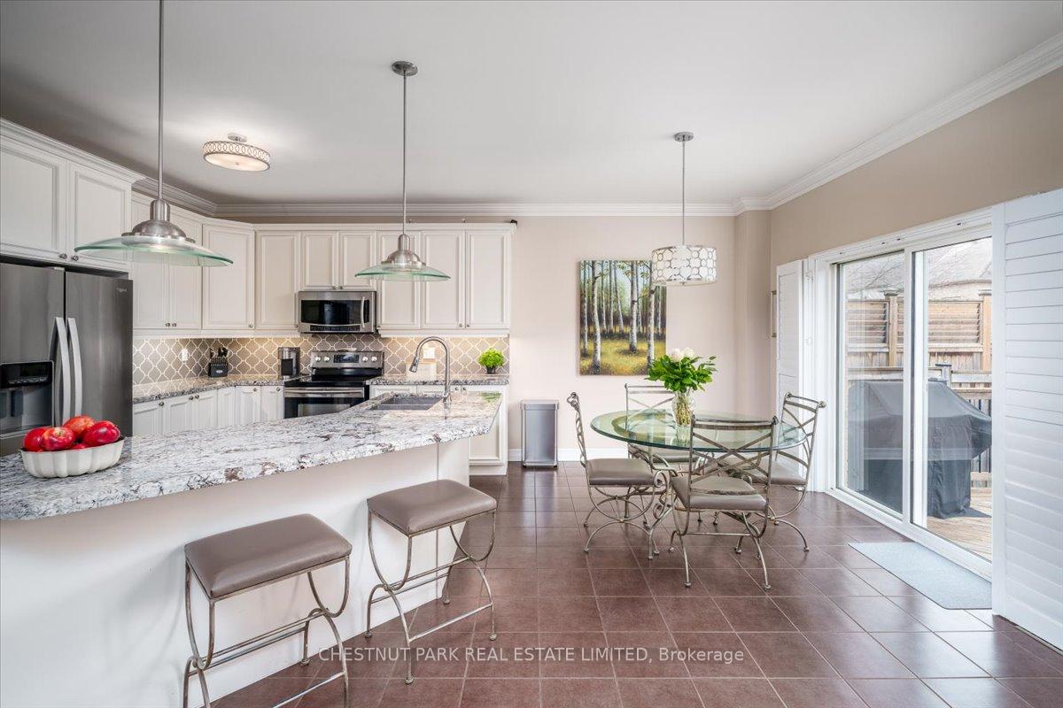 Photo 10 of 12 Wyndham Circle, Georgina, Sutton & Jackson's Point — HOMEH