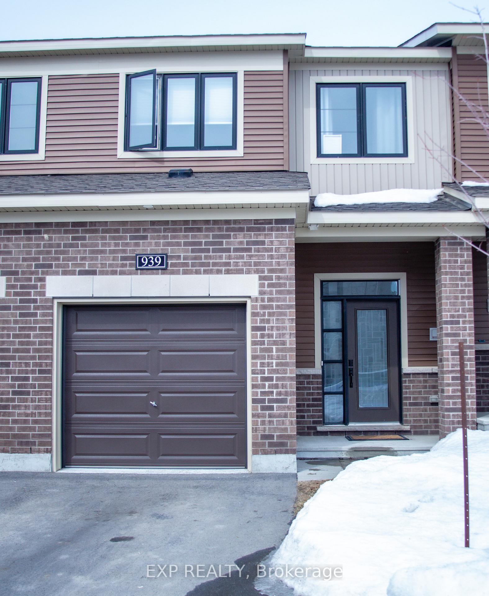 Photo 1 of 939 Athenry Court, Ottawa, Barrhaven - Half Moon Bay — HOMEH
