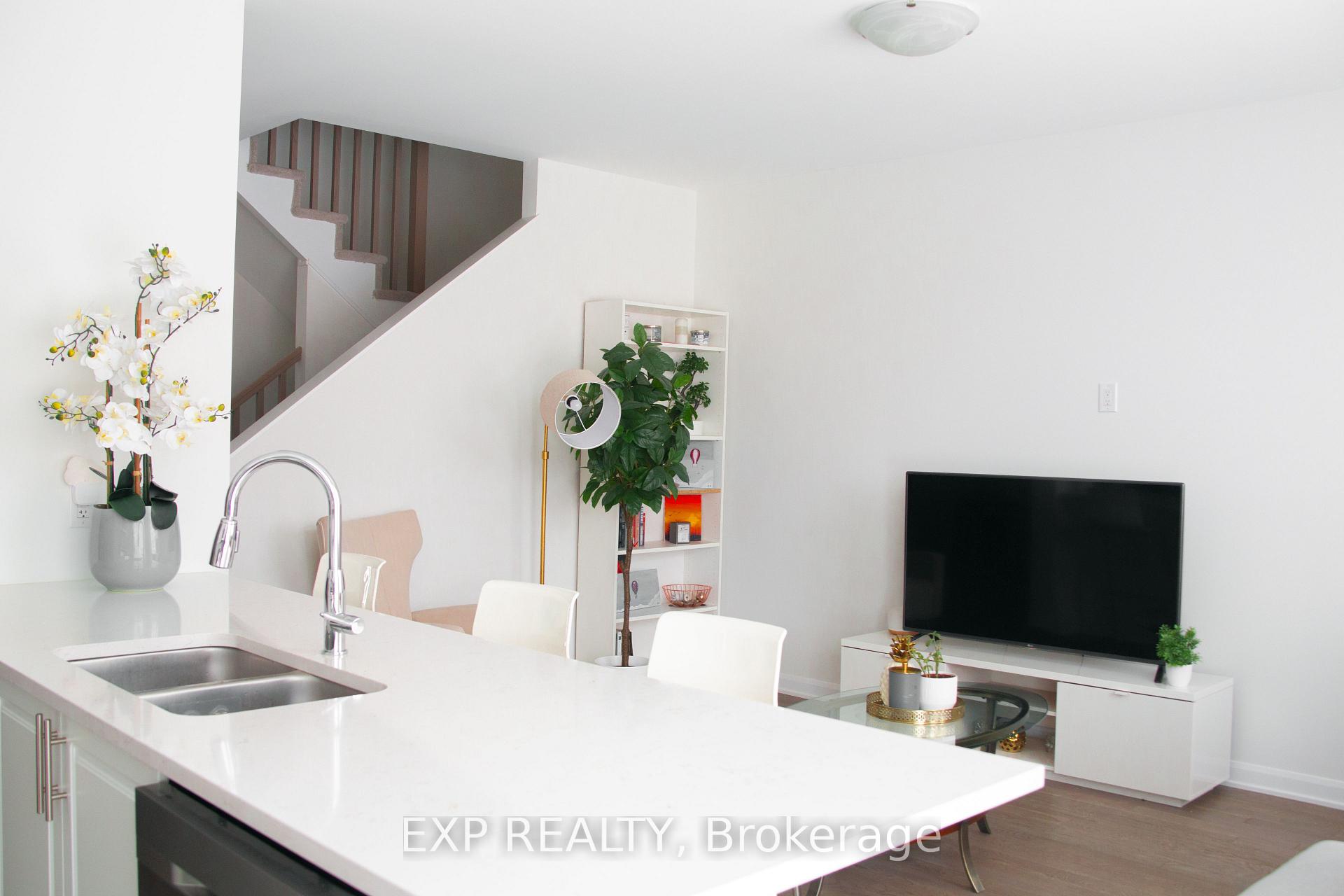 Photo 4 of 939 Athenry Court, Ottawa, Barrhaven - Half Moon Bay — HOMEH