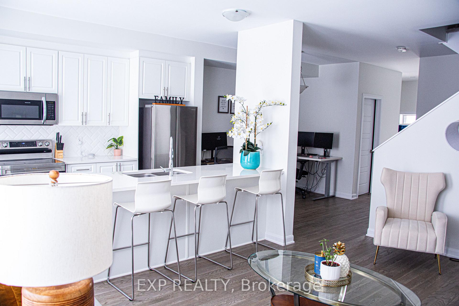 Photo 5 of 939 Athenry Court, Ottawa, Barrhaven - Half Moon Bay — HOMEH