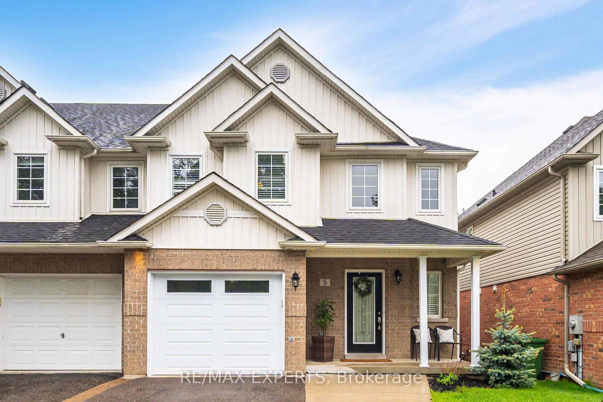 Front of 5 Leamster Trail