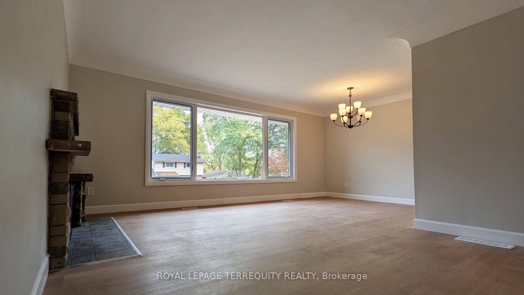 Photo 2 of 5 Bertram Drive, Hamilton, Dundas — HOMEH