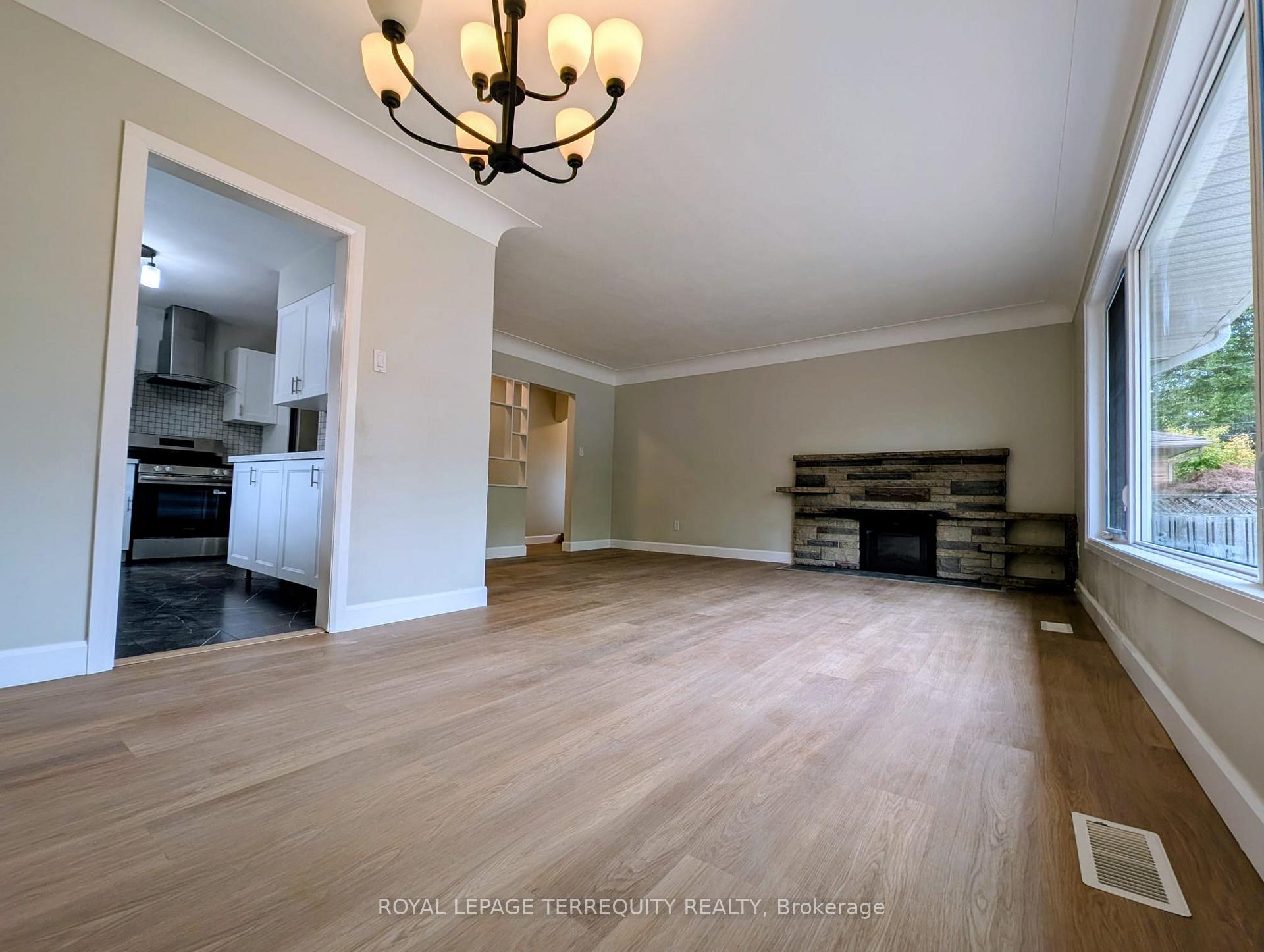 Photo 3 of 5 Bertram Drive, Hamilton, Dundas — HOMEH