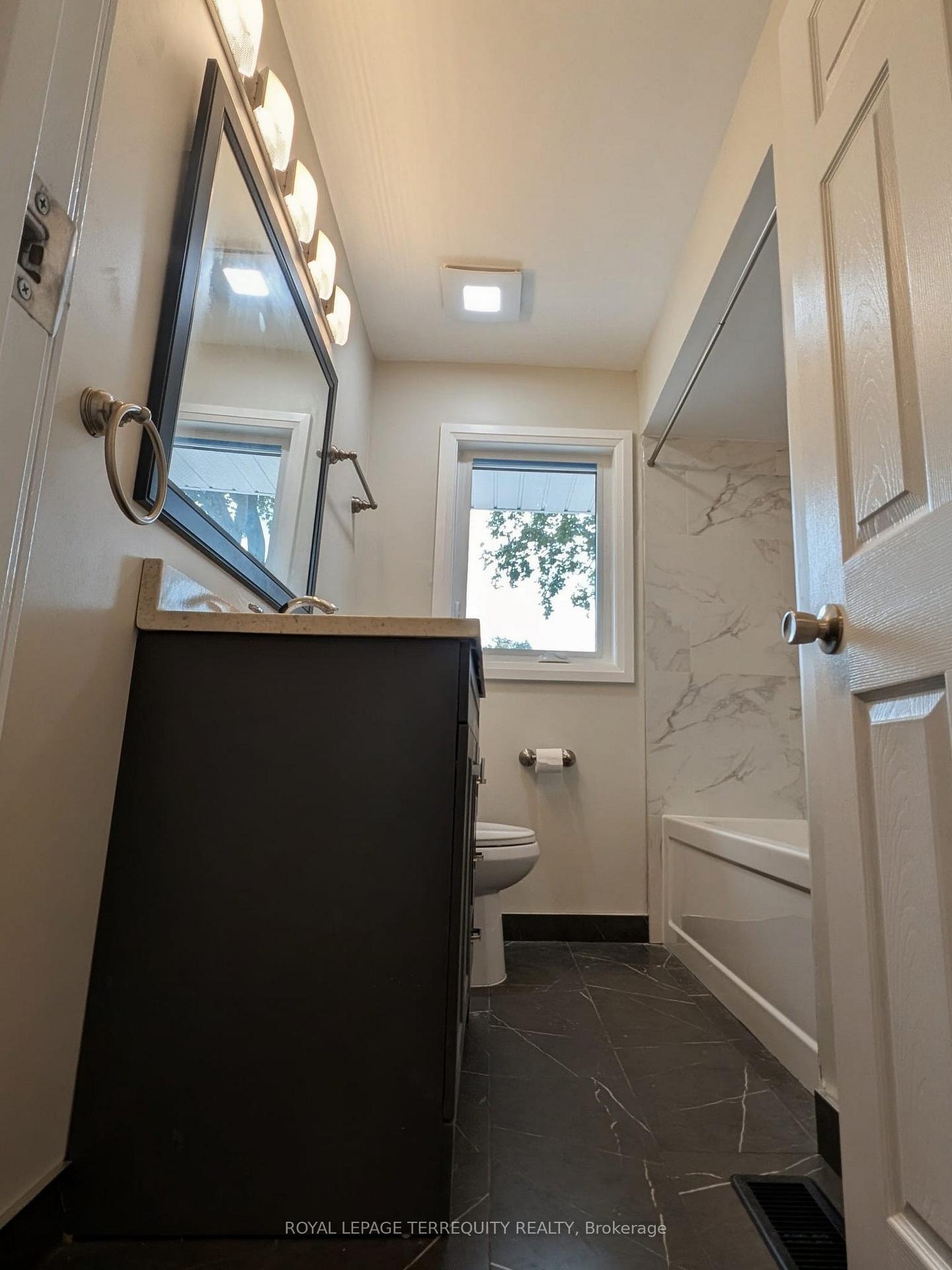 Photo 13 of 5 Bertram Drive, Hamilton, Dundas — HOMEH