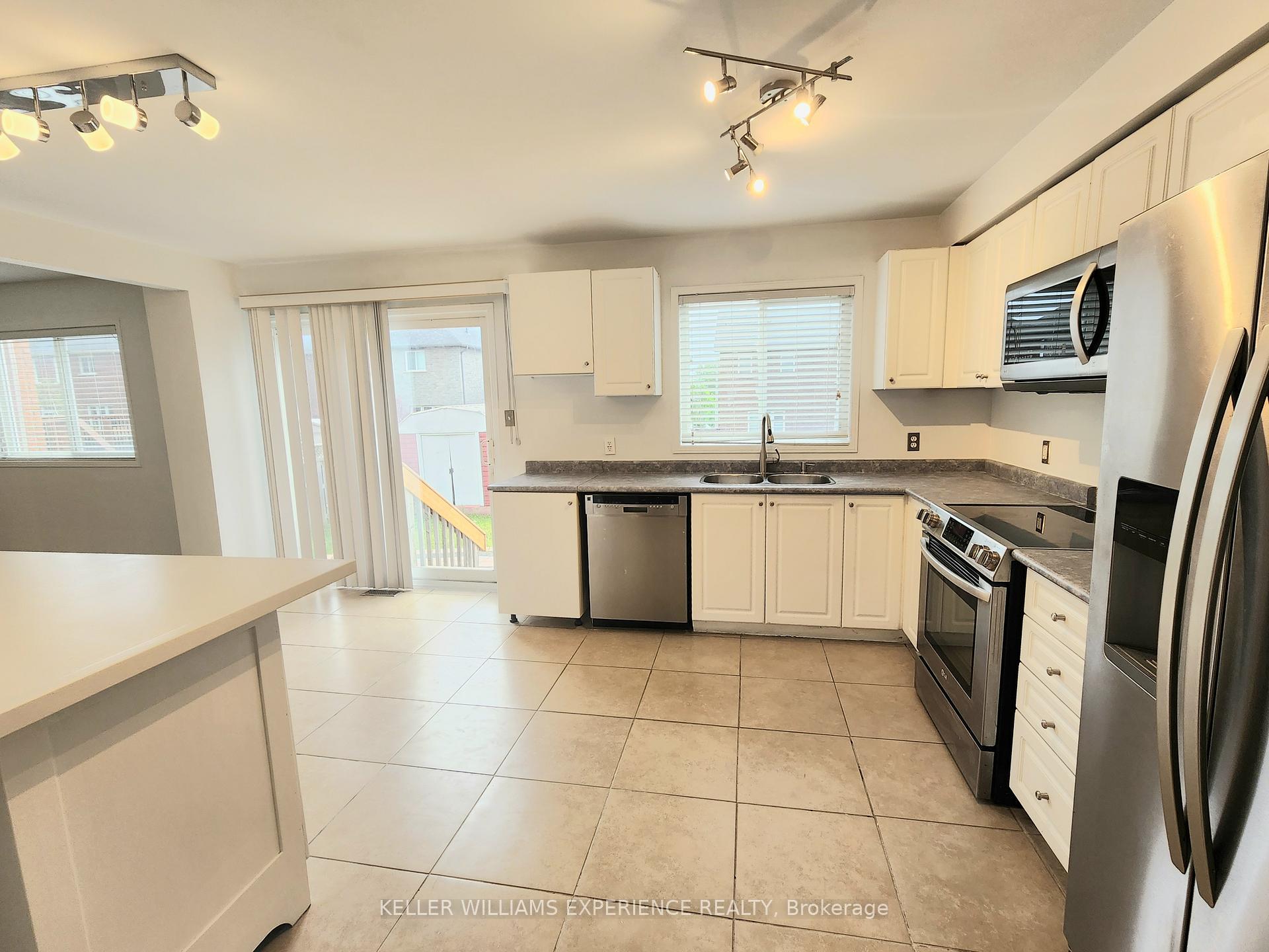 Photo 5 of 166 Madelaine Drive, Barrie, Painswick South — HOMEH
