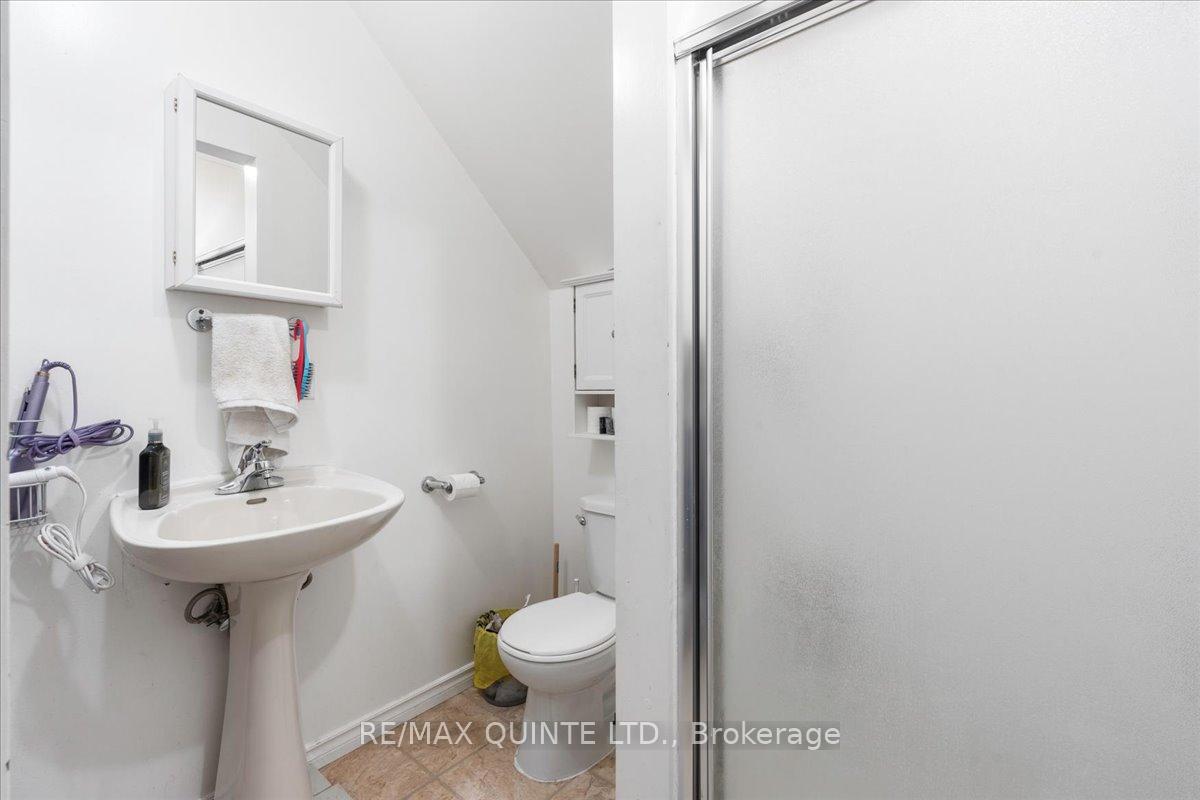 Photo 31 of 244 Ashley Street, Belleville, Thurlow Ward — HOMEH