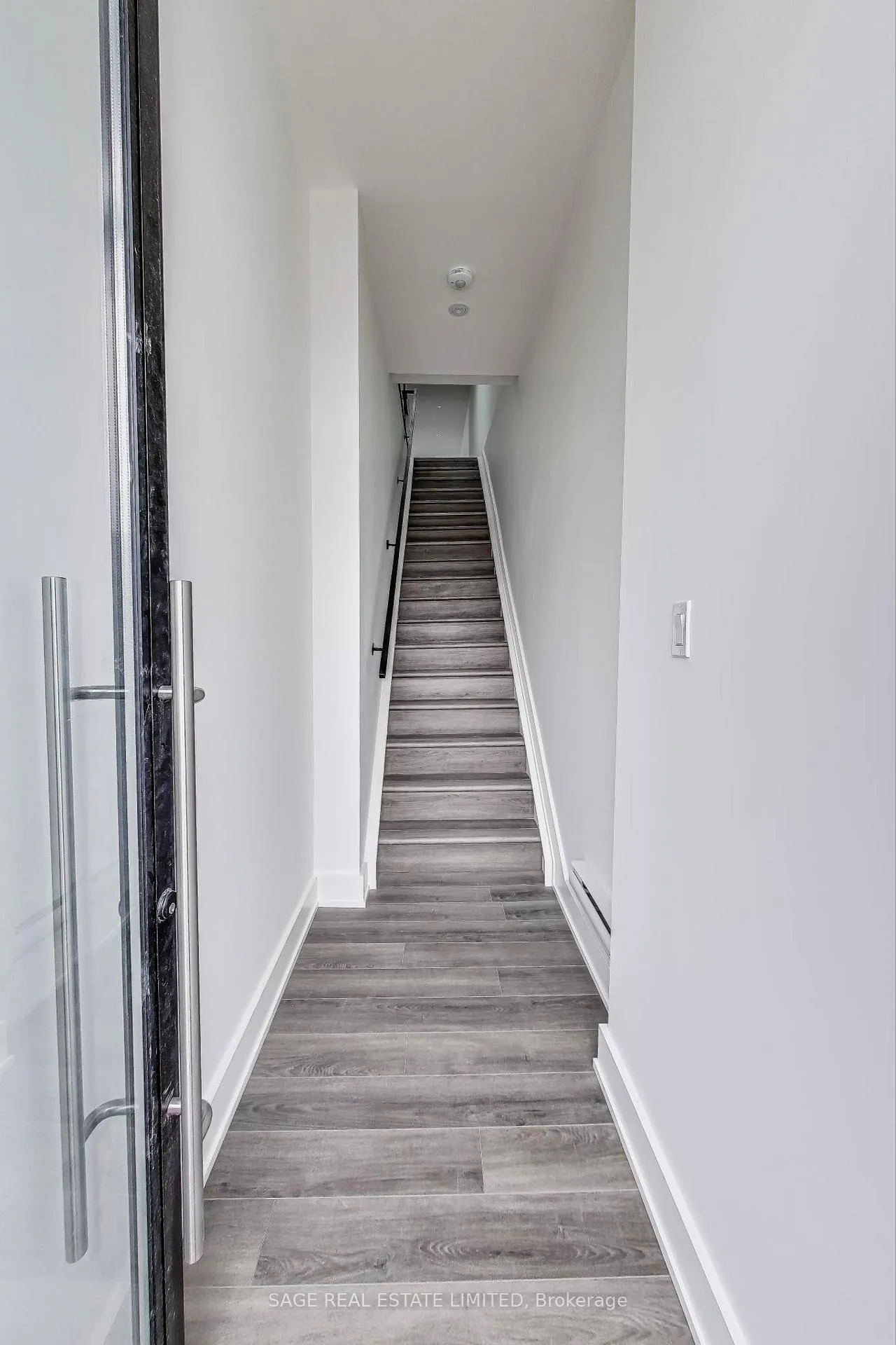 Photo 2 of Unit 2nd, 2549 Yonge Street, Toronto, Mount Pleasant West — HOMEH