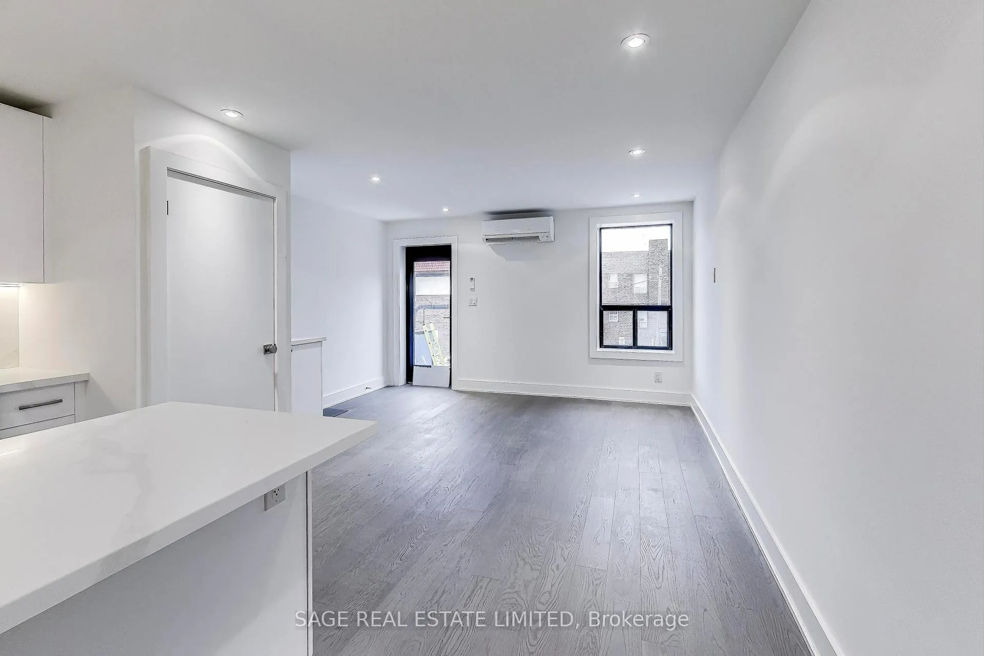 Photo 4 of Unit 2nd, 2549 Yonge Street, Toronto, Mount Pleasant West — HOMEH