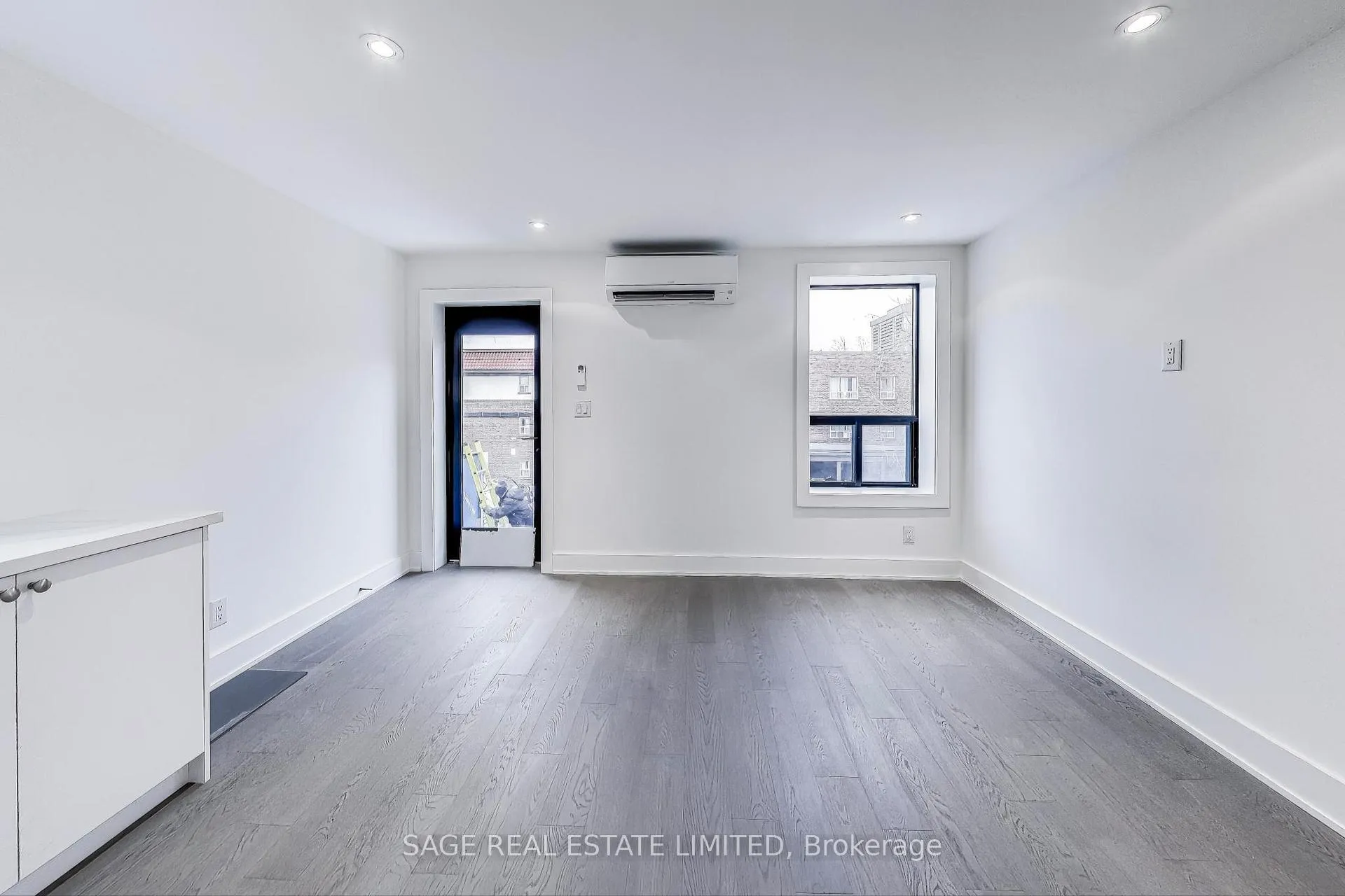 Photo 5 of Unit 2nd, 2549 Yonge Street, Toronto, Mount Pleasant West — HOMEH