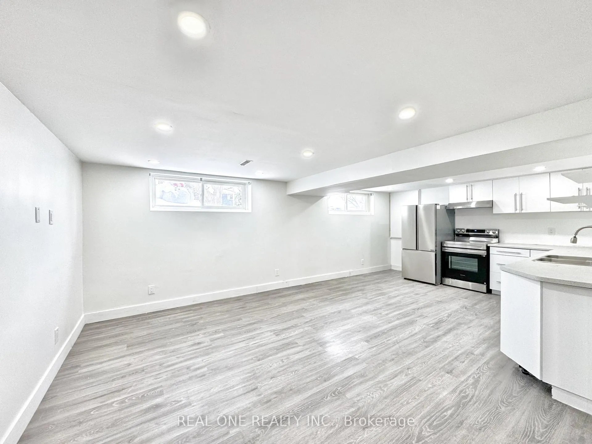 Photo 2 of 61 College Crescent, Barrie, Grove East — HOMEH