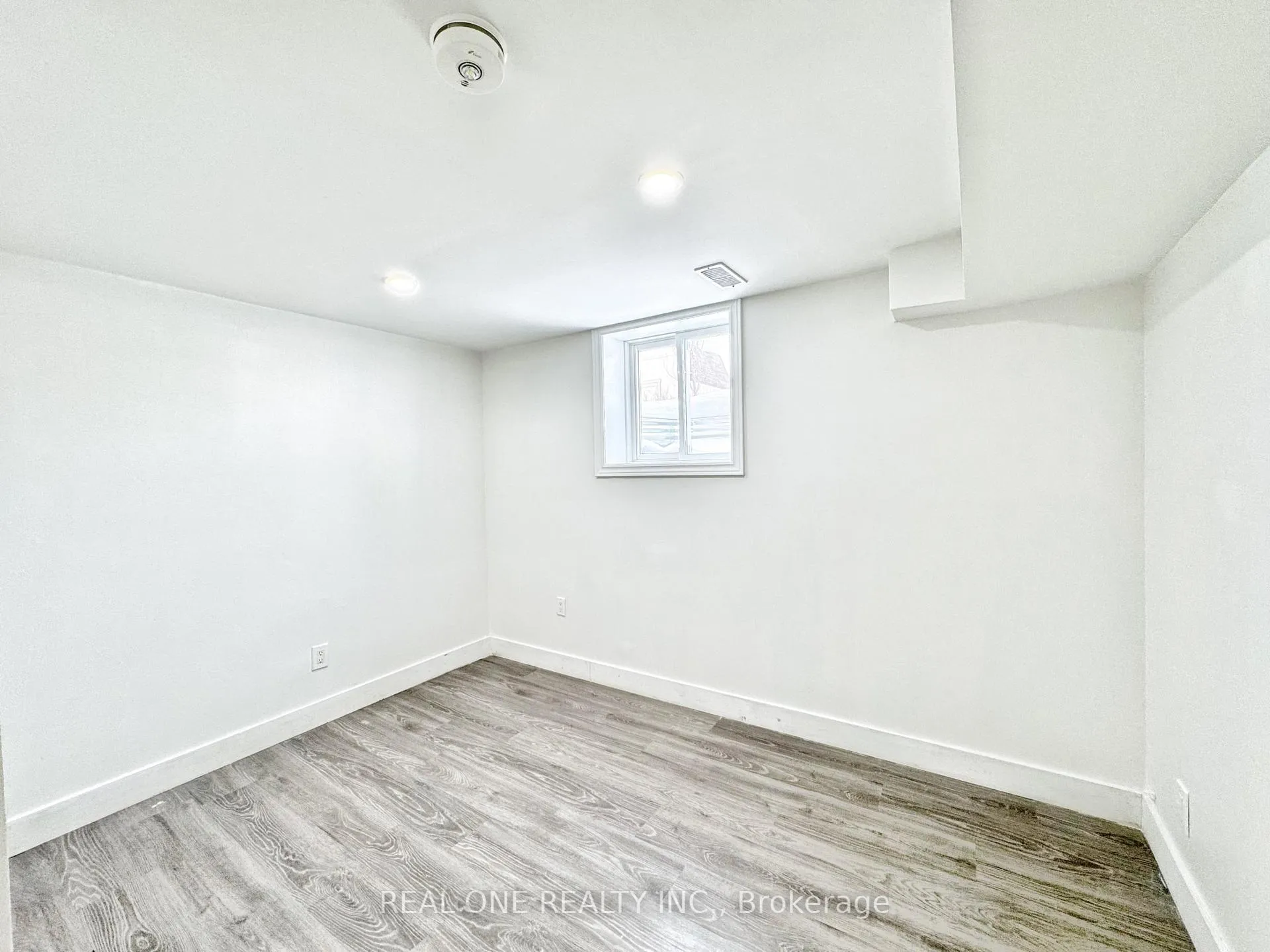 Photo 6 of 61 College Crescent, Barrie, Grove East — HOMEH