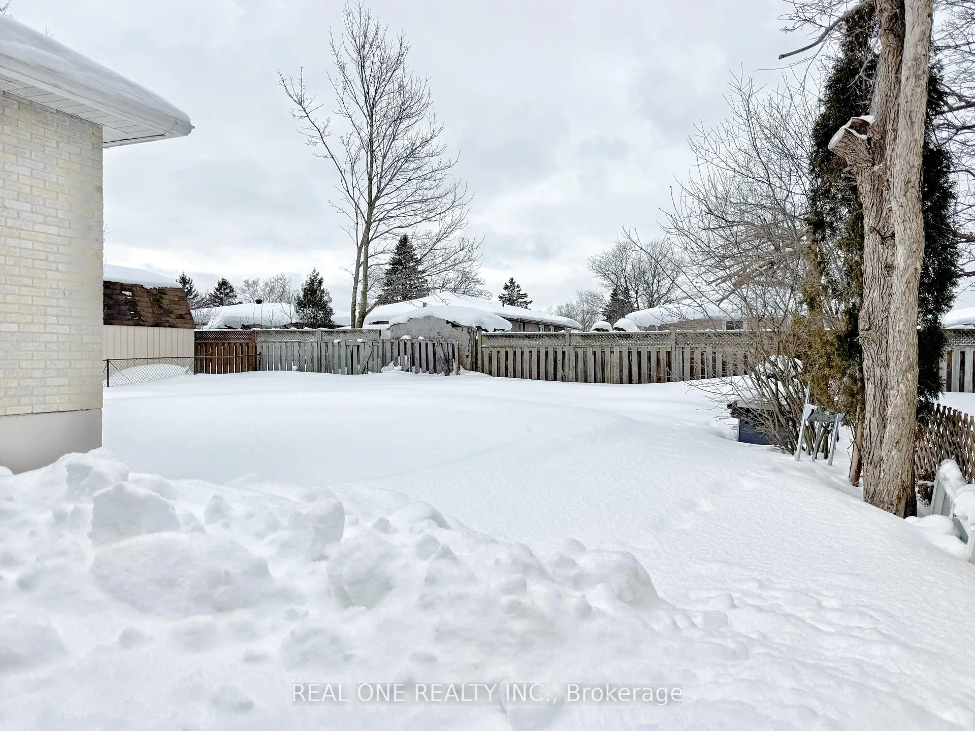 Photo 9 of 61 College Crescent, Barrie, Grove East — HOMEH