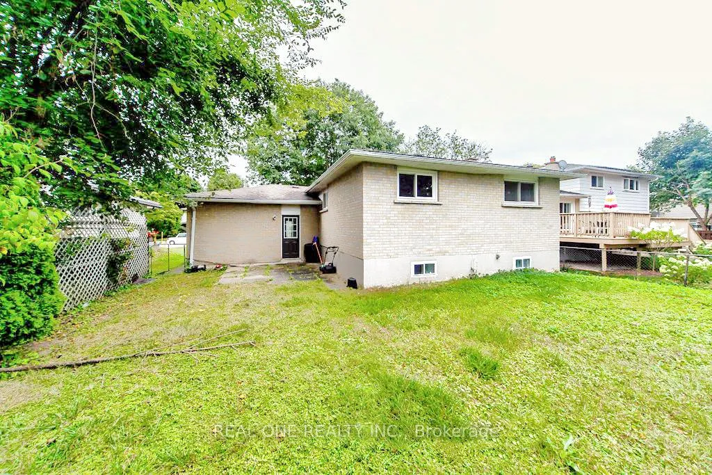 Photo 13 of 61 College Crescent, Barrie, Grove East — HOMEH