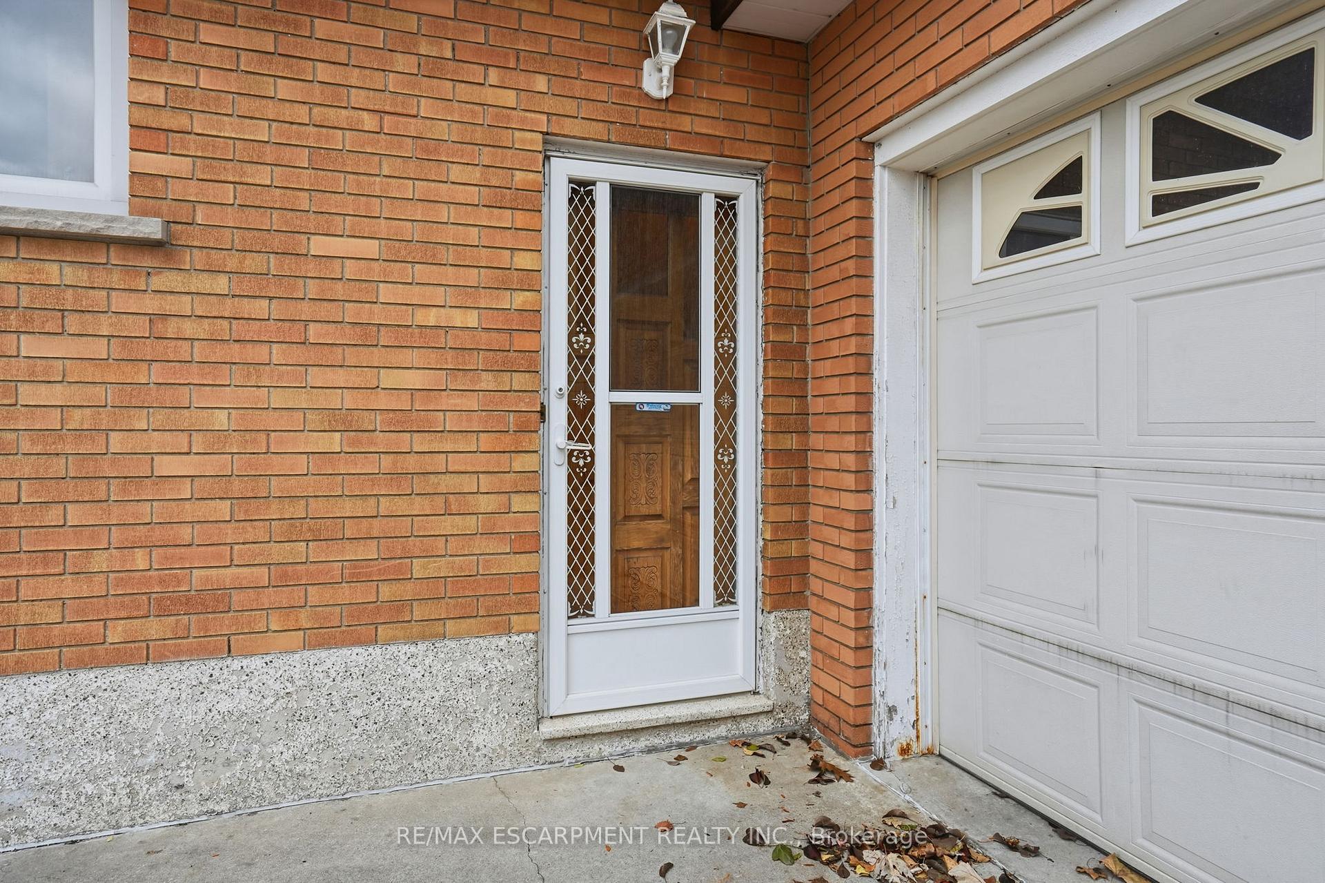 Photo 4 of 131 Nash Road N, Hamilton, Kentley — HOMEH