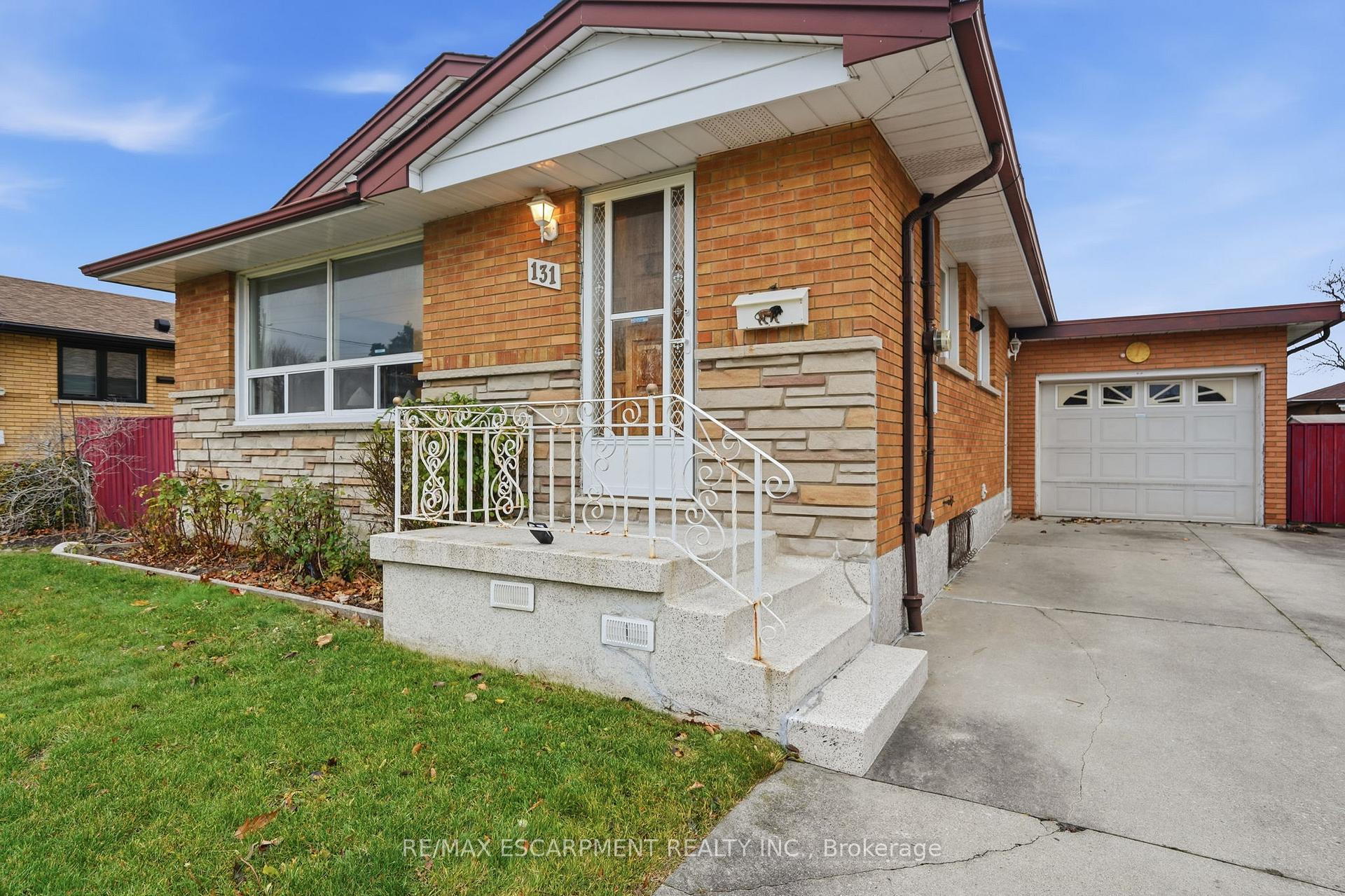 Photo 5 of 131 Nash Road N, Hamilton, Kentley — HOMEH