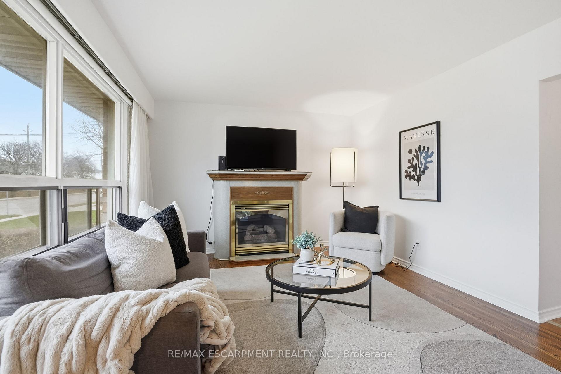 Photo 8 of 131 Nash Road N, Hamilton, Kentley — HOMEH