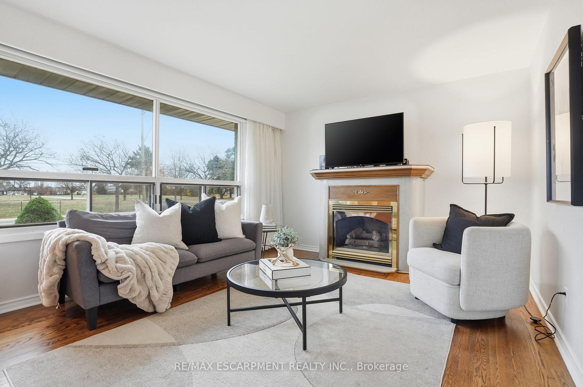 Photo 9 of 131 Nash Road N, Hamilton, Kentley — HOMEH