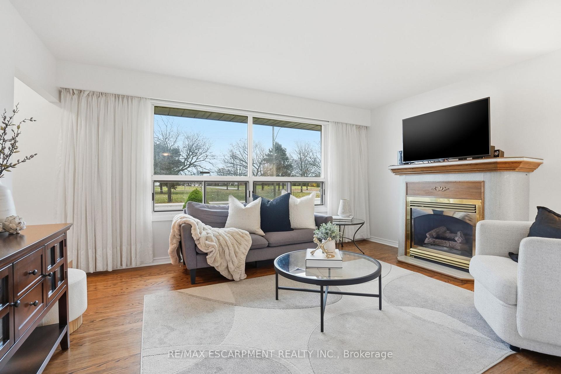 Photo 10 of 131 Nash Road N, Hamilton, Kentley — HOMEH