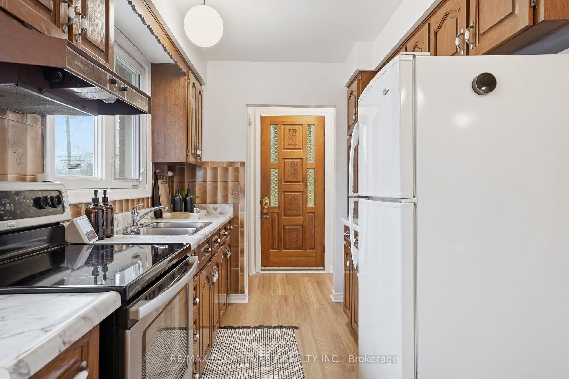 Photo 14 of 131 Nash Road N, Hamilton, Kentley — HOMEH