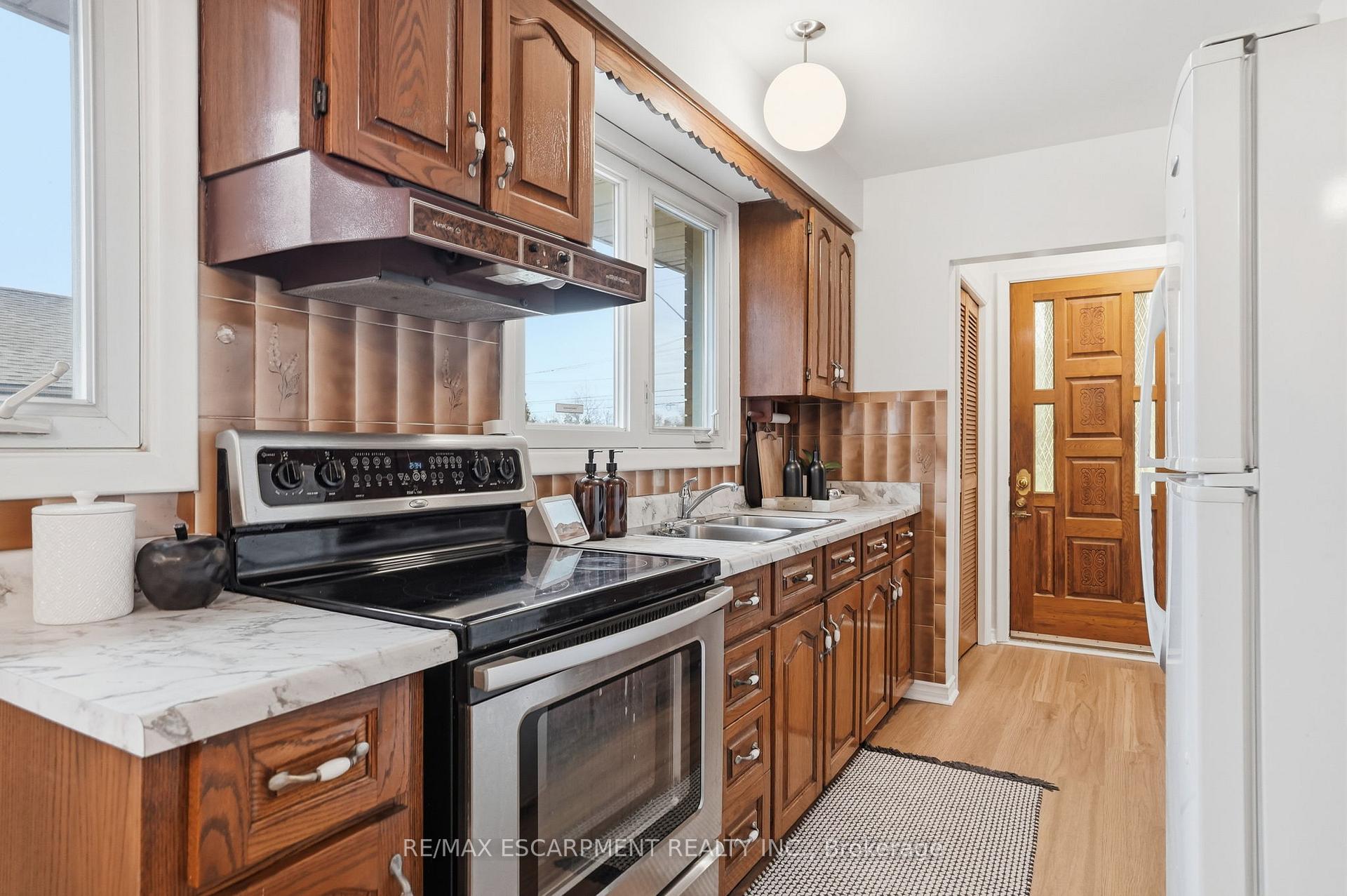 Photo 15 of 131 Nash Road N, Hamilton, Kentley — HOMEH