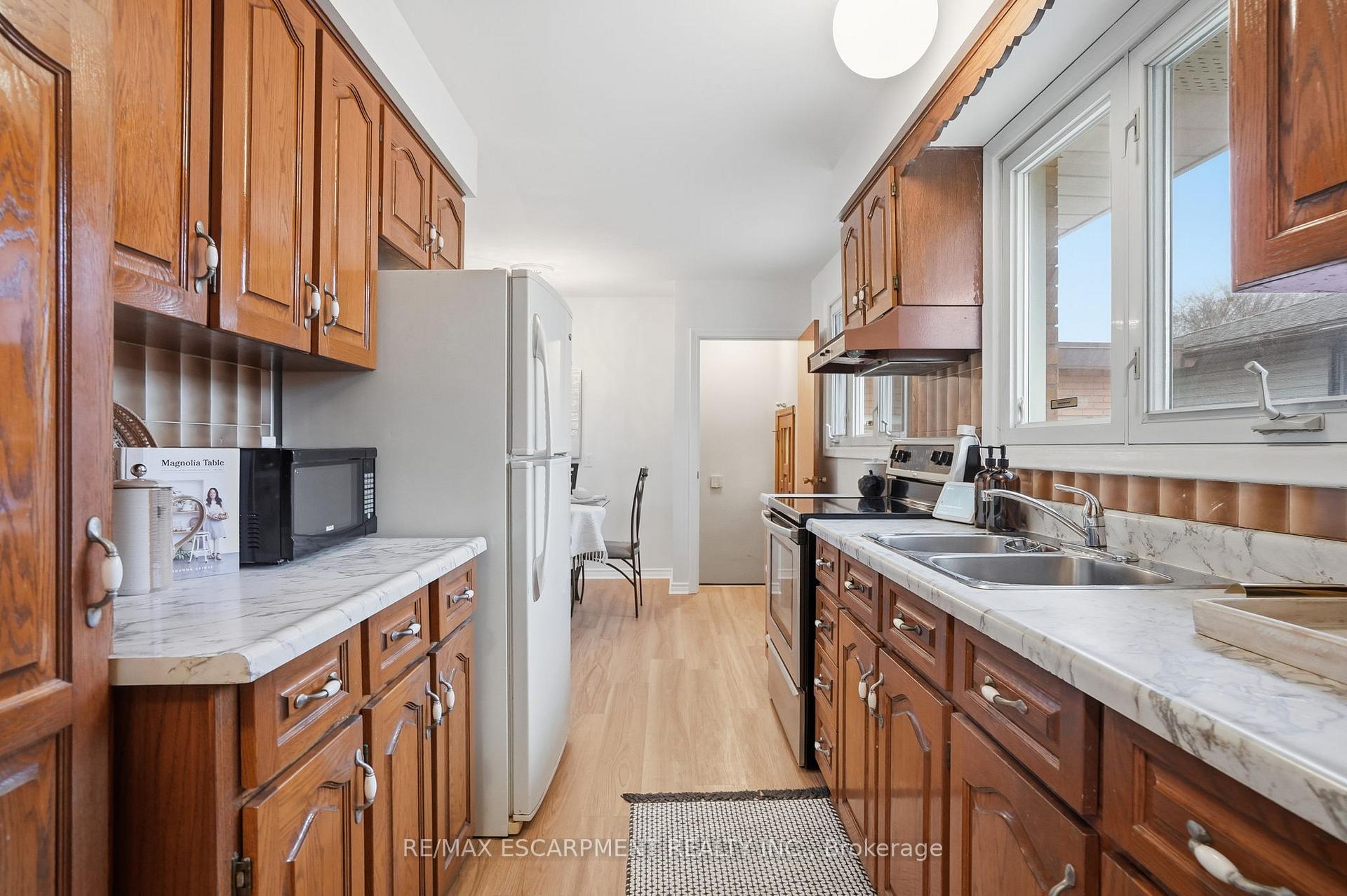 Photo 16 of 131 Nash Road N, Hamilton, Kentley — HOMEH